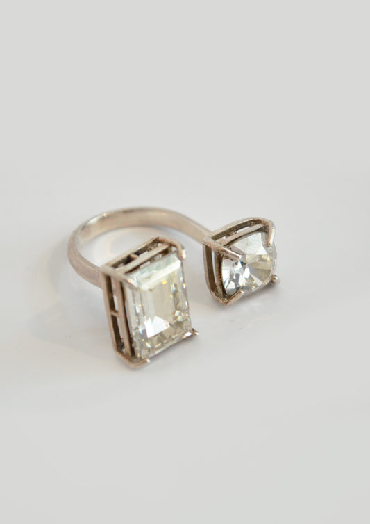 ANEL ASSIMÉTRICO DE SWAROVSKI EM PRATA