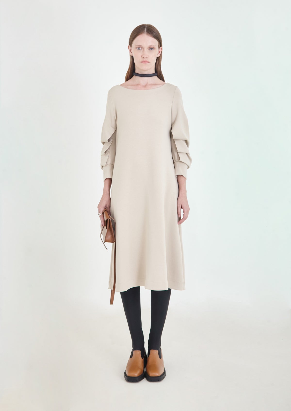 VESTIDO LINHA A COM MANGAS PREGADAS