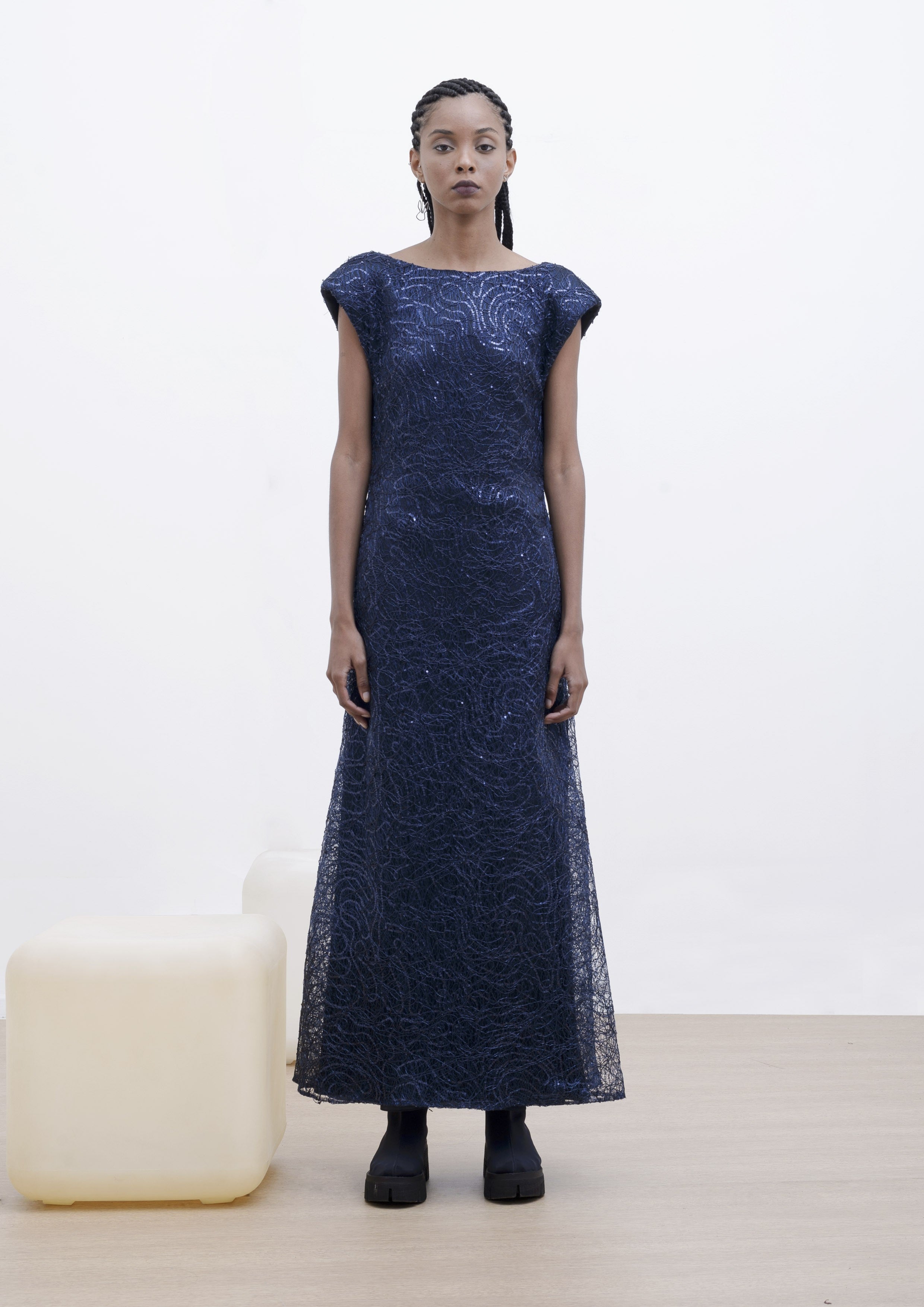 VESTIDO LONGO COM DECOTE NAS COSTAS