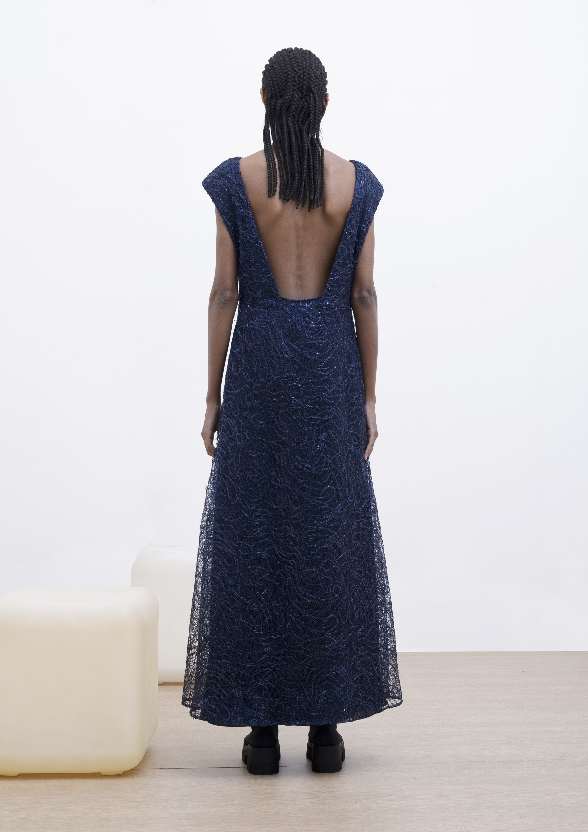VESTIDO LONGO COM DECOTE NAS COSTAS