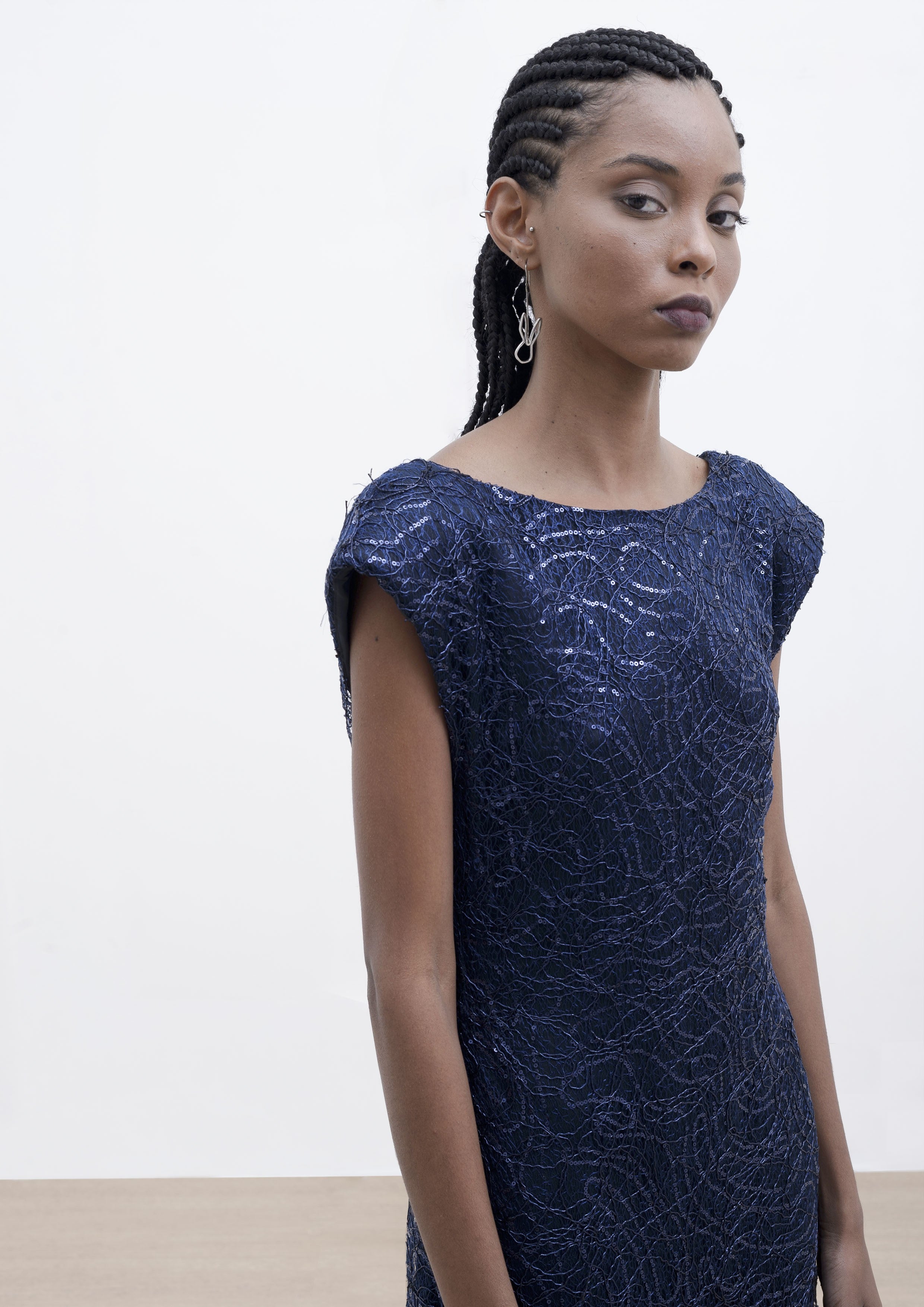 VESTIDO LONGO COM DECOTE NAS COSTAS