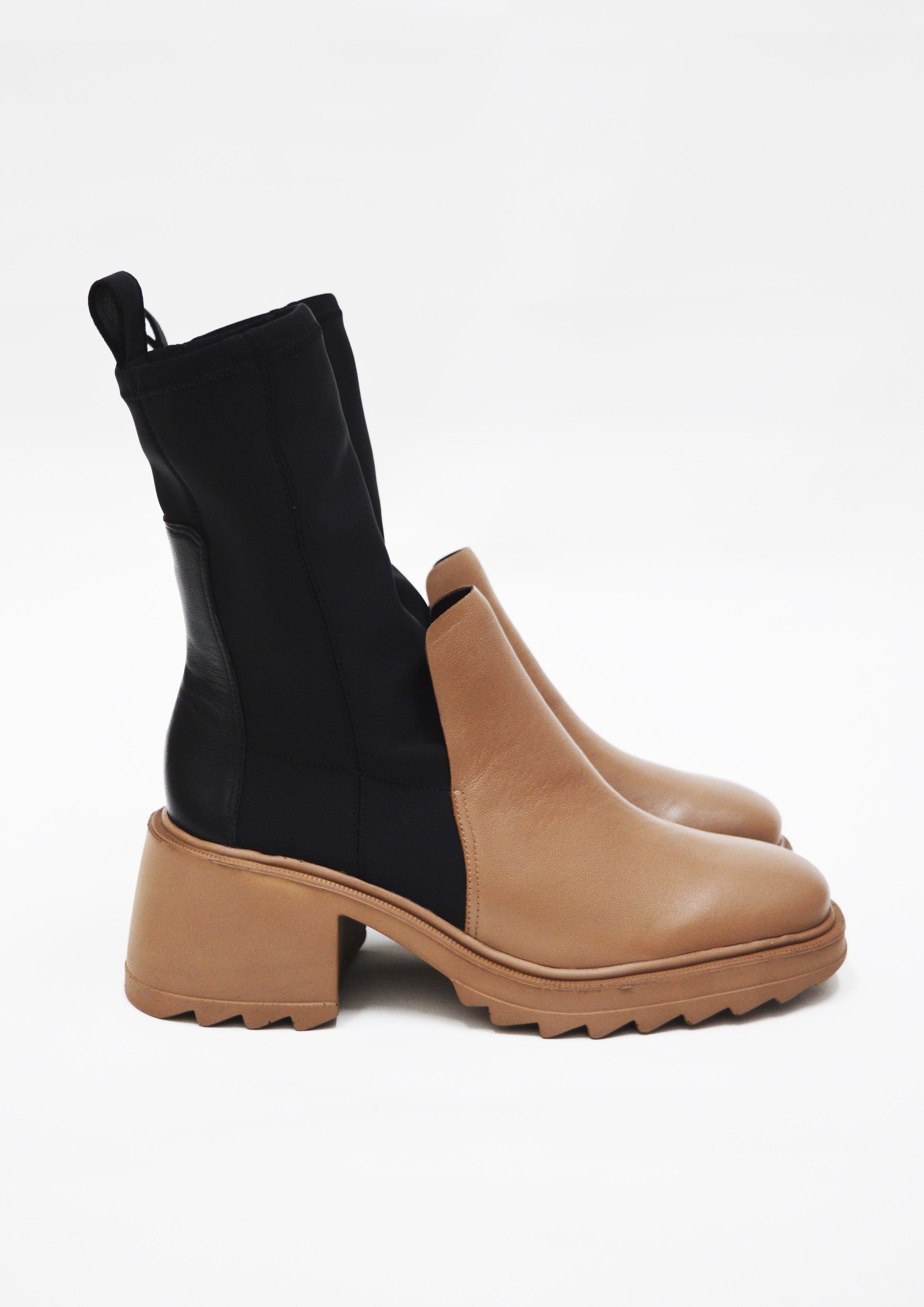 BOTA DE NEOPRENE COM COURO