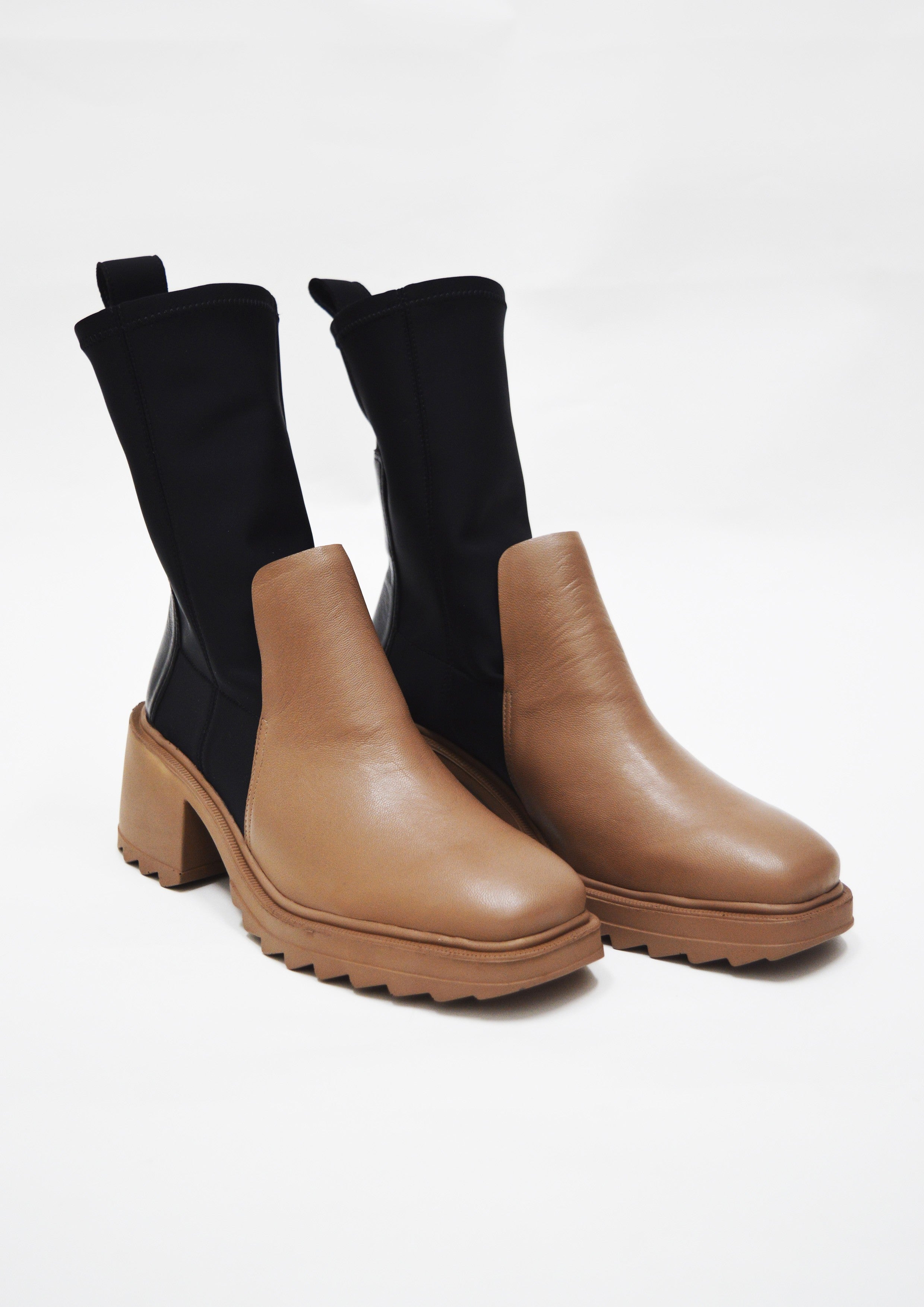 BOTA DE NEOPRENE COM COURO