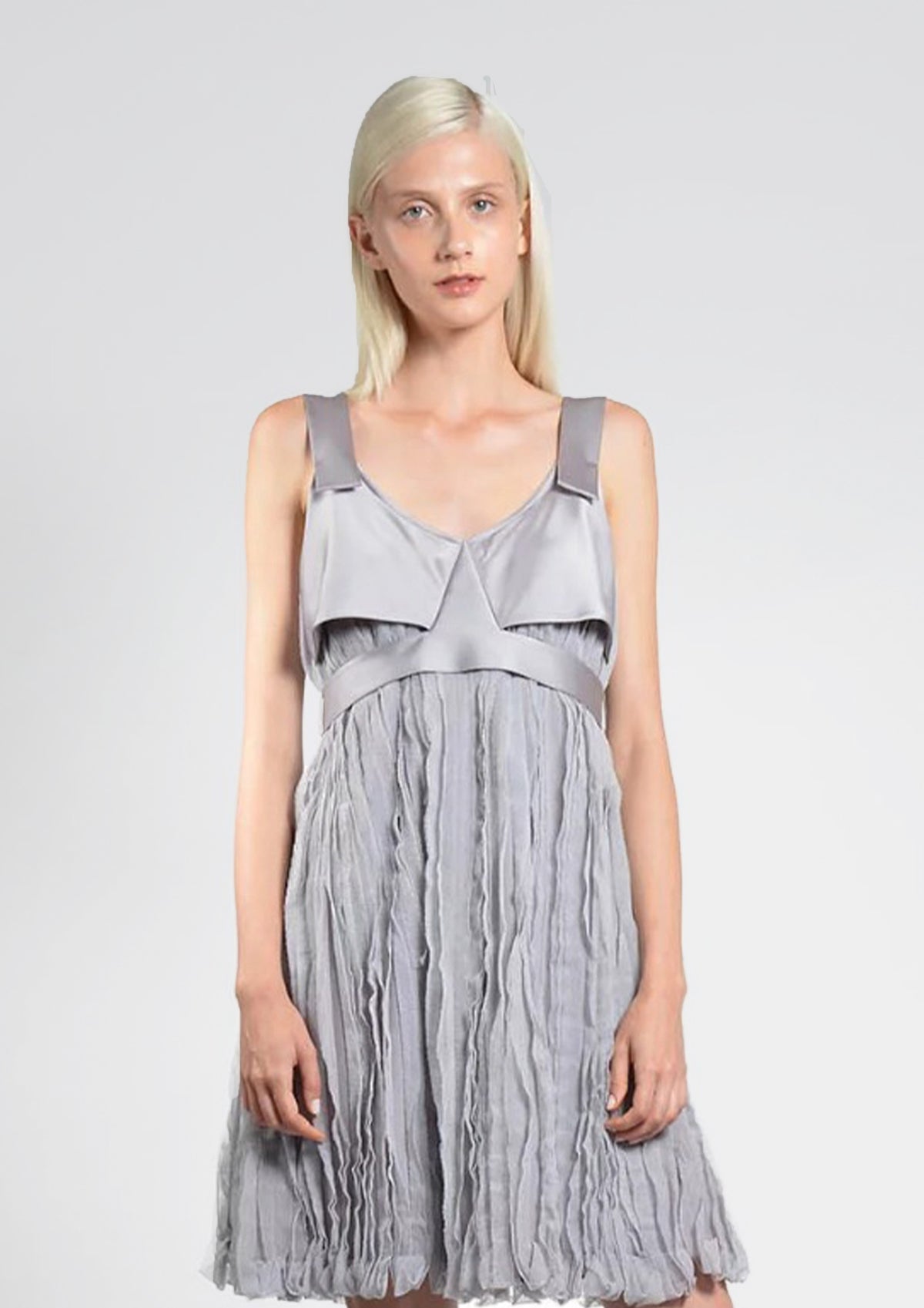 VESTIDO DE TULE LAÇO COSTAS