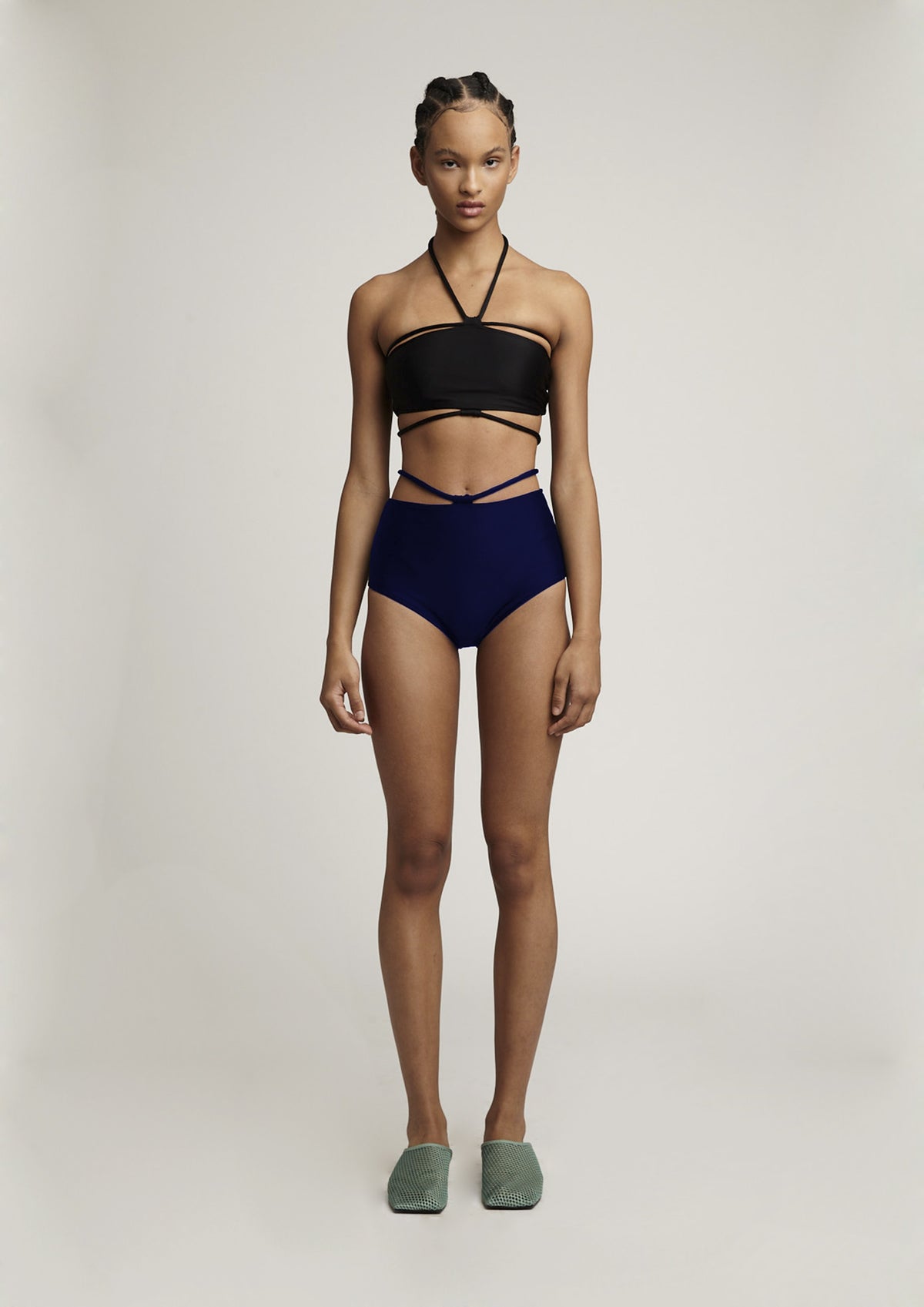 HOT PANTS COM ROLOTE