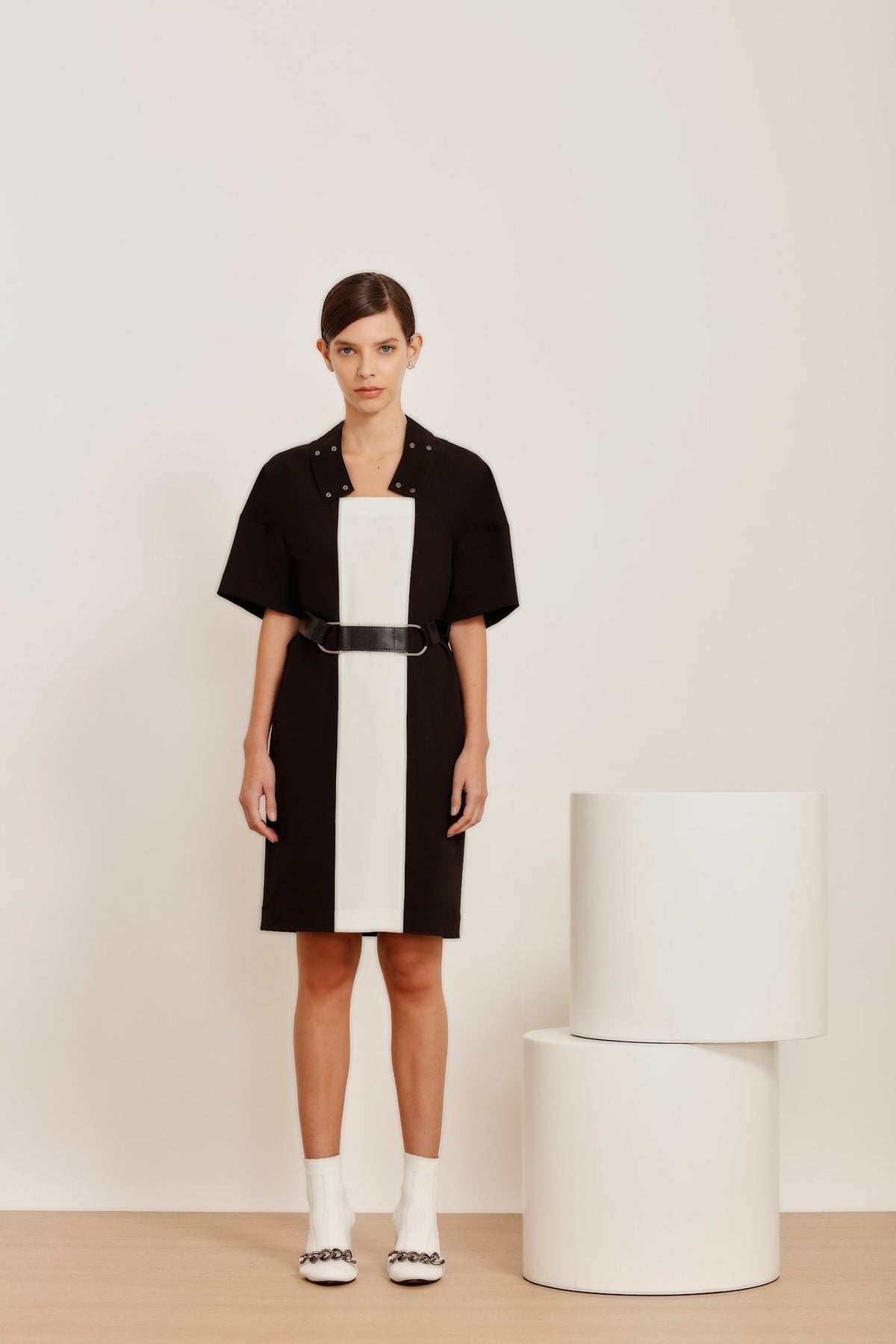 VESTIDO GOLA ALTA BICOLOR TIMELLES