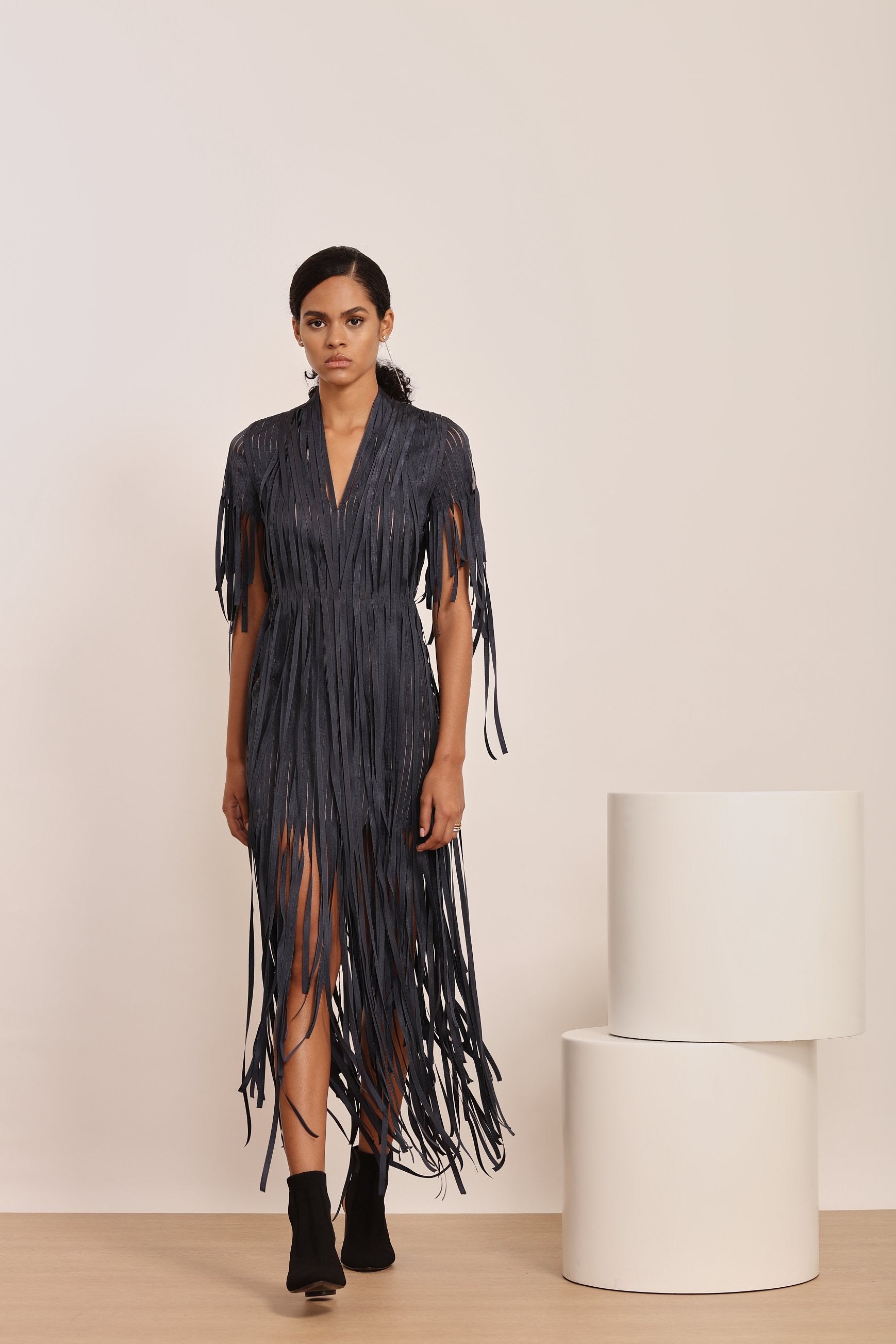 VESTIDO DE FITAS