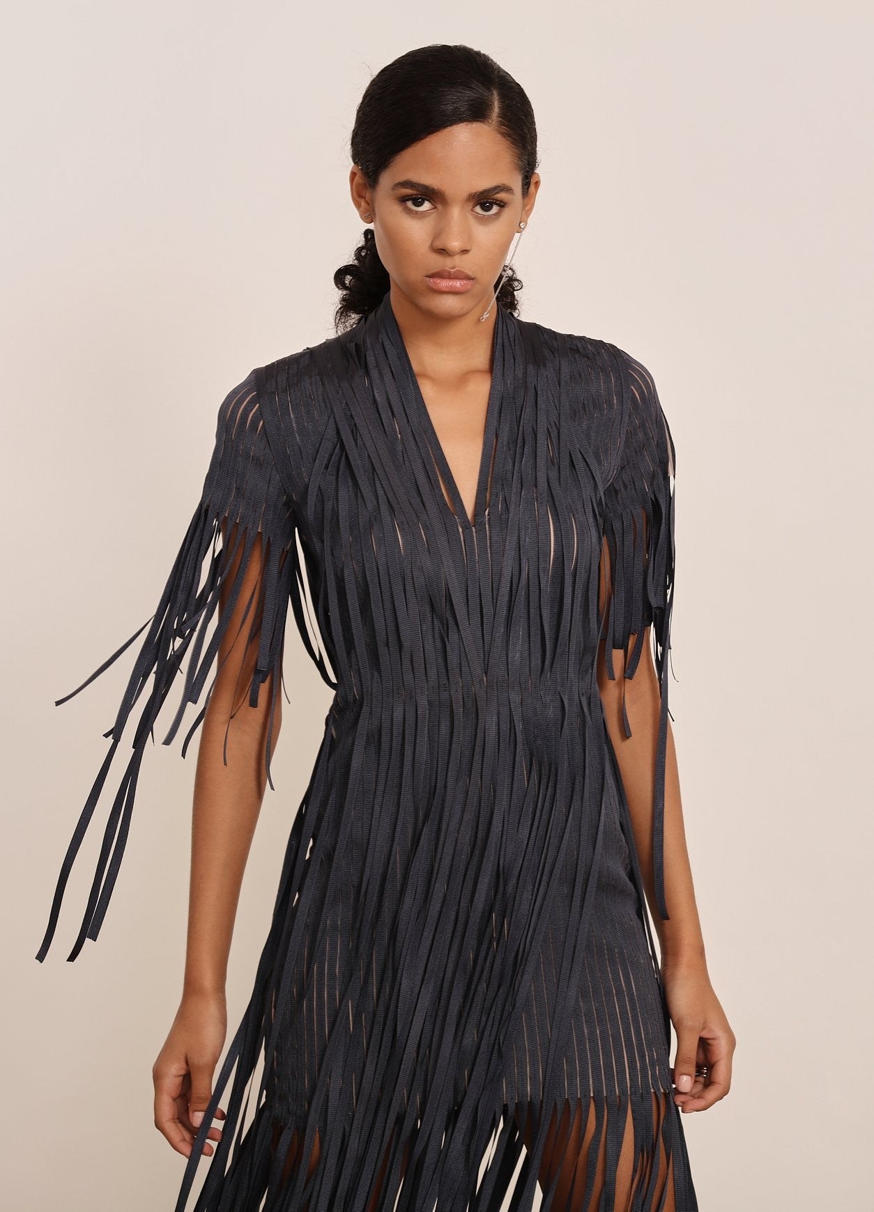 VESTIDO DE FITAS