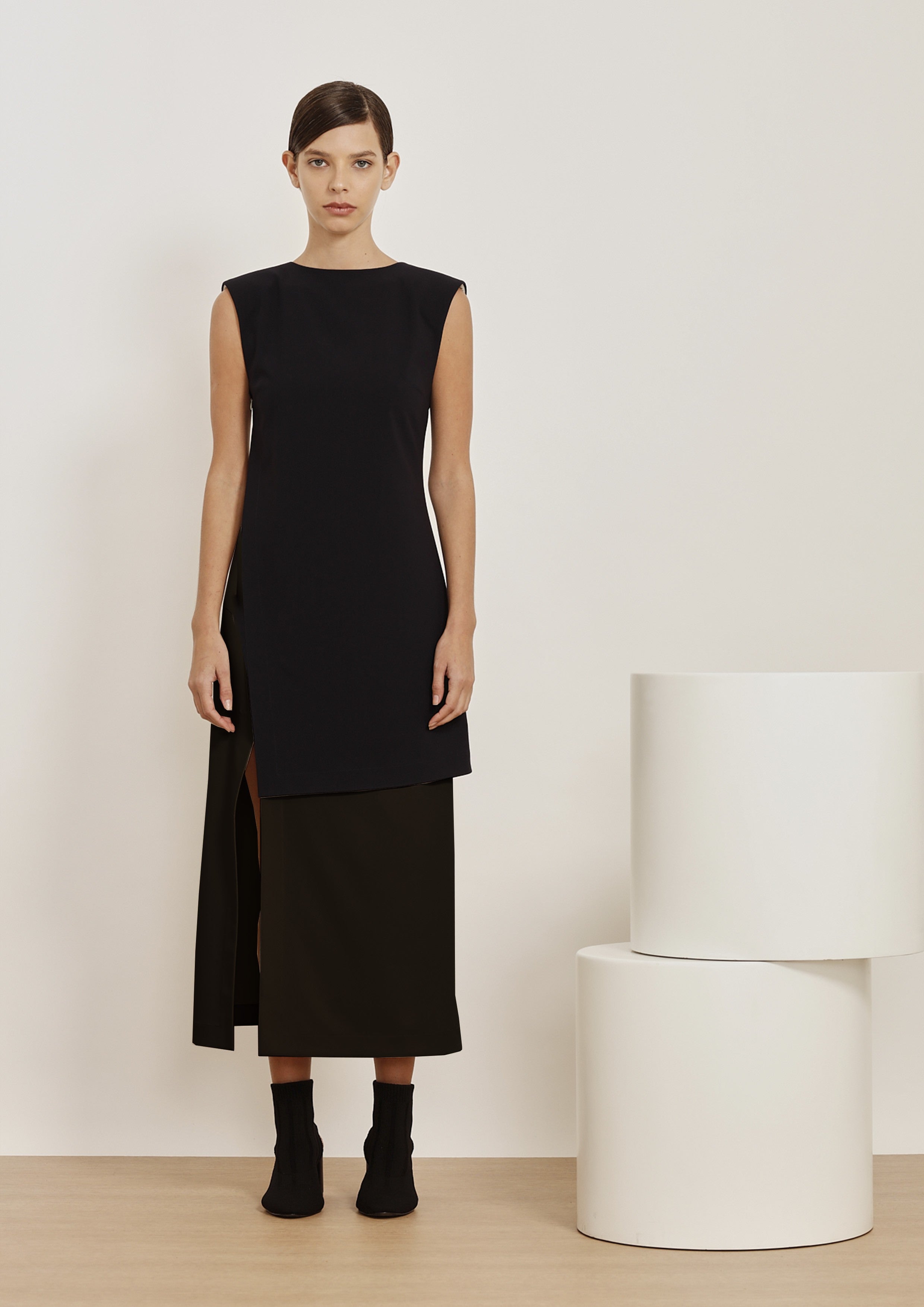 VESTIDO MIDI COM SAIA FENDIDA