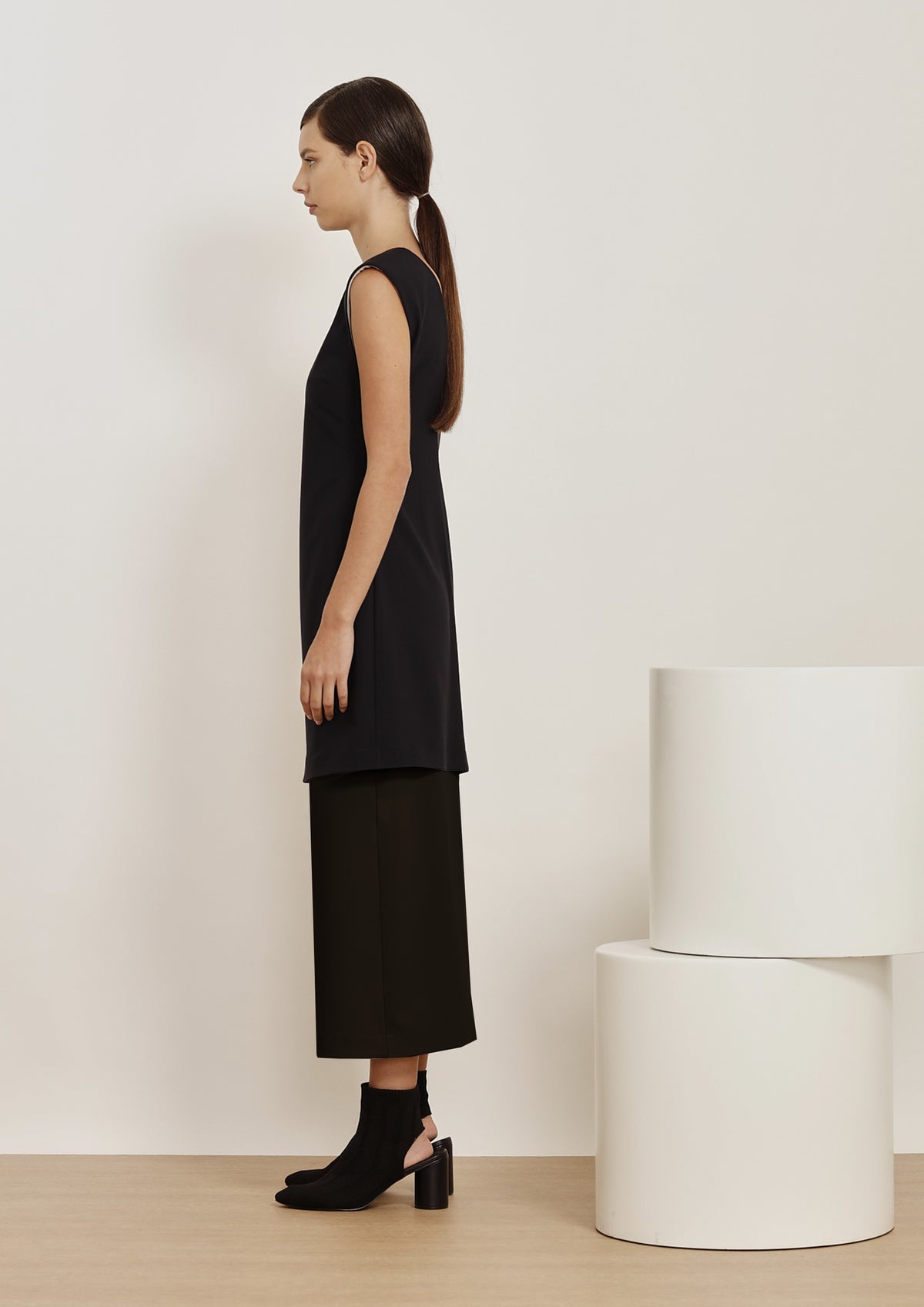 VESTIDO MIDI COM SAIA FENDIDA