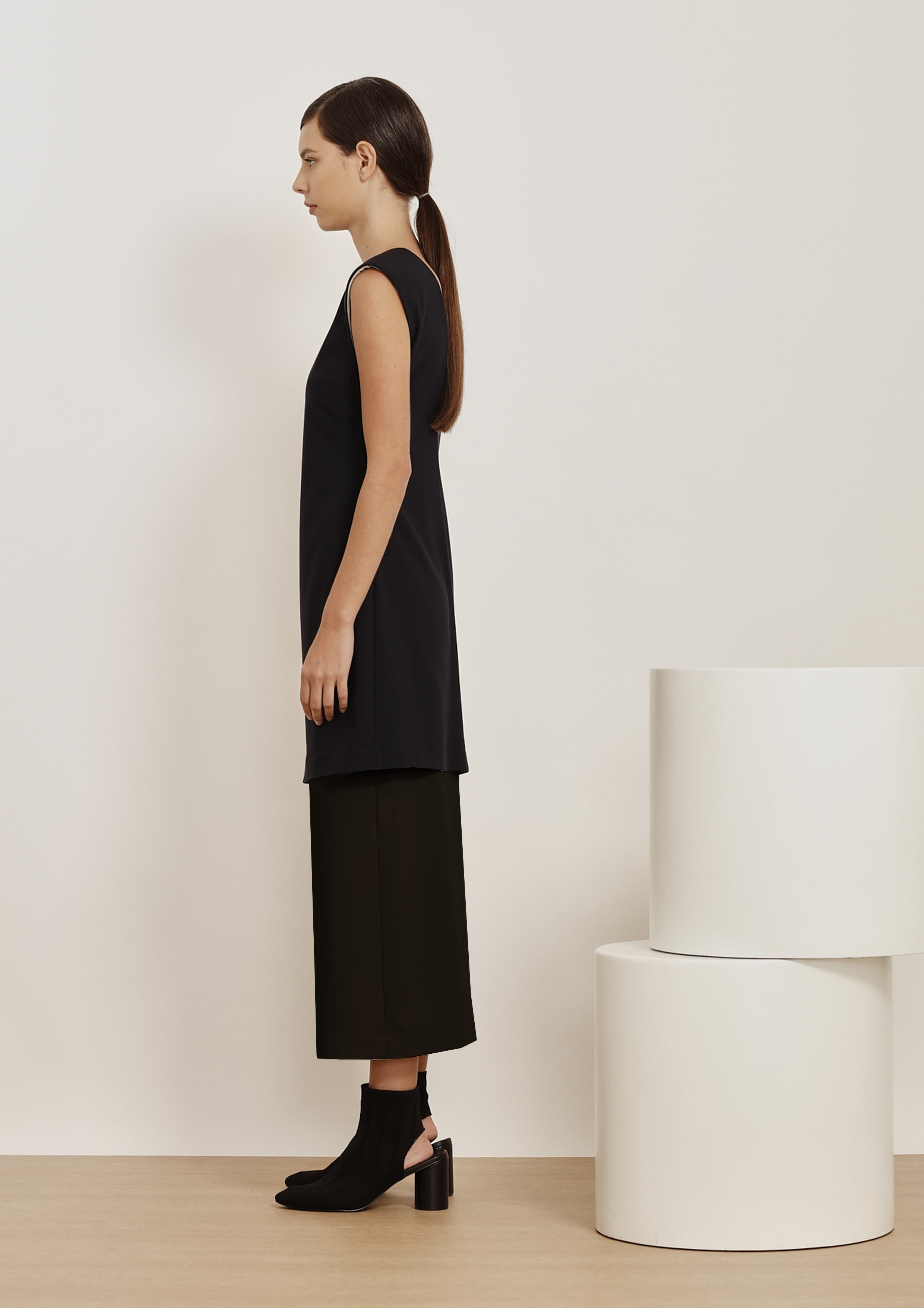 VESTIDO MIDI COM SAIA FENDIDA