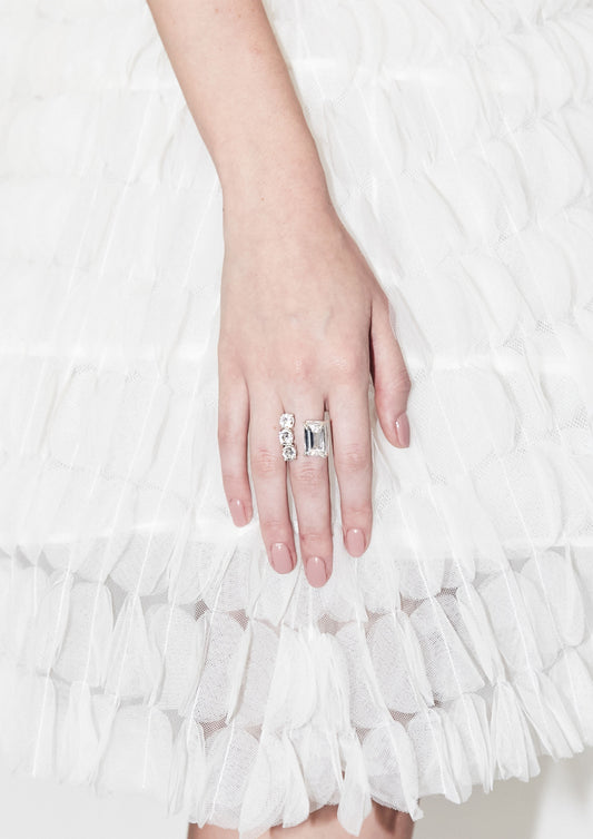 ANEL 3 DIAMANTES 1 BAGUETE