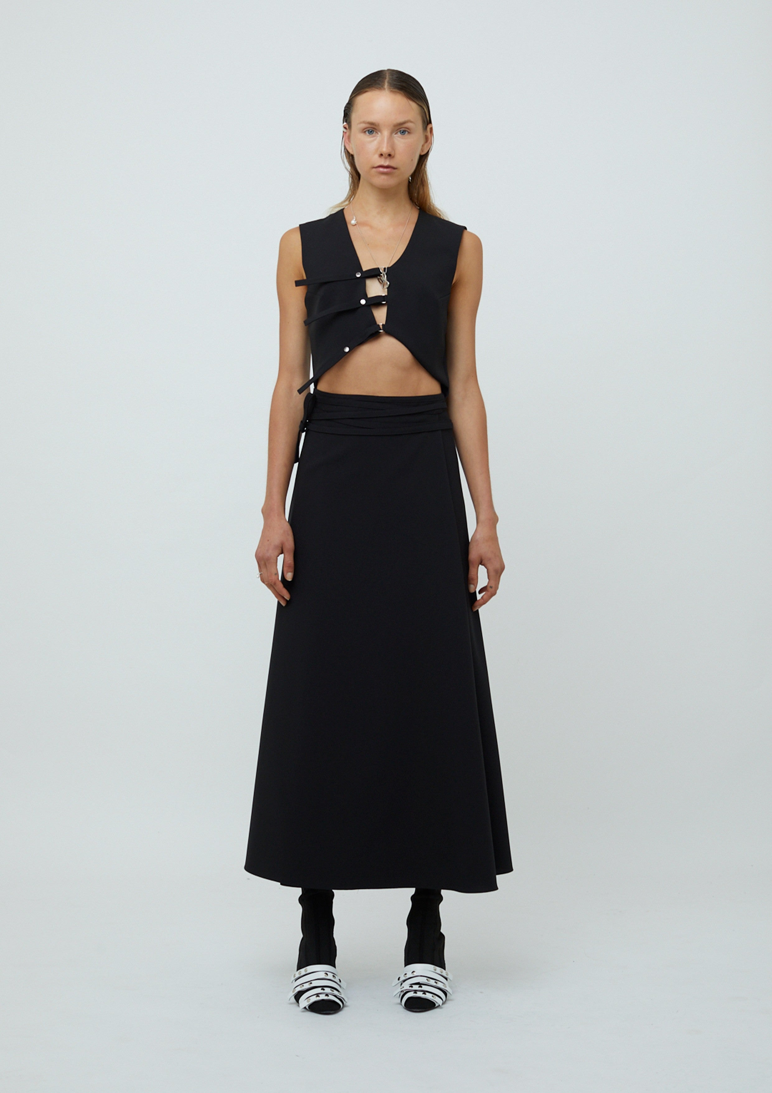 VESTIDO COM DECOTE ASSIMÉTRICO