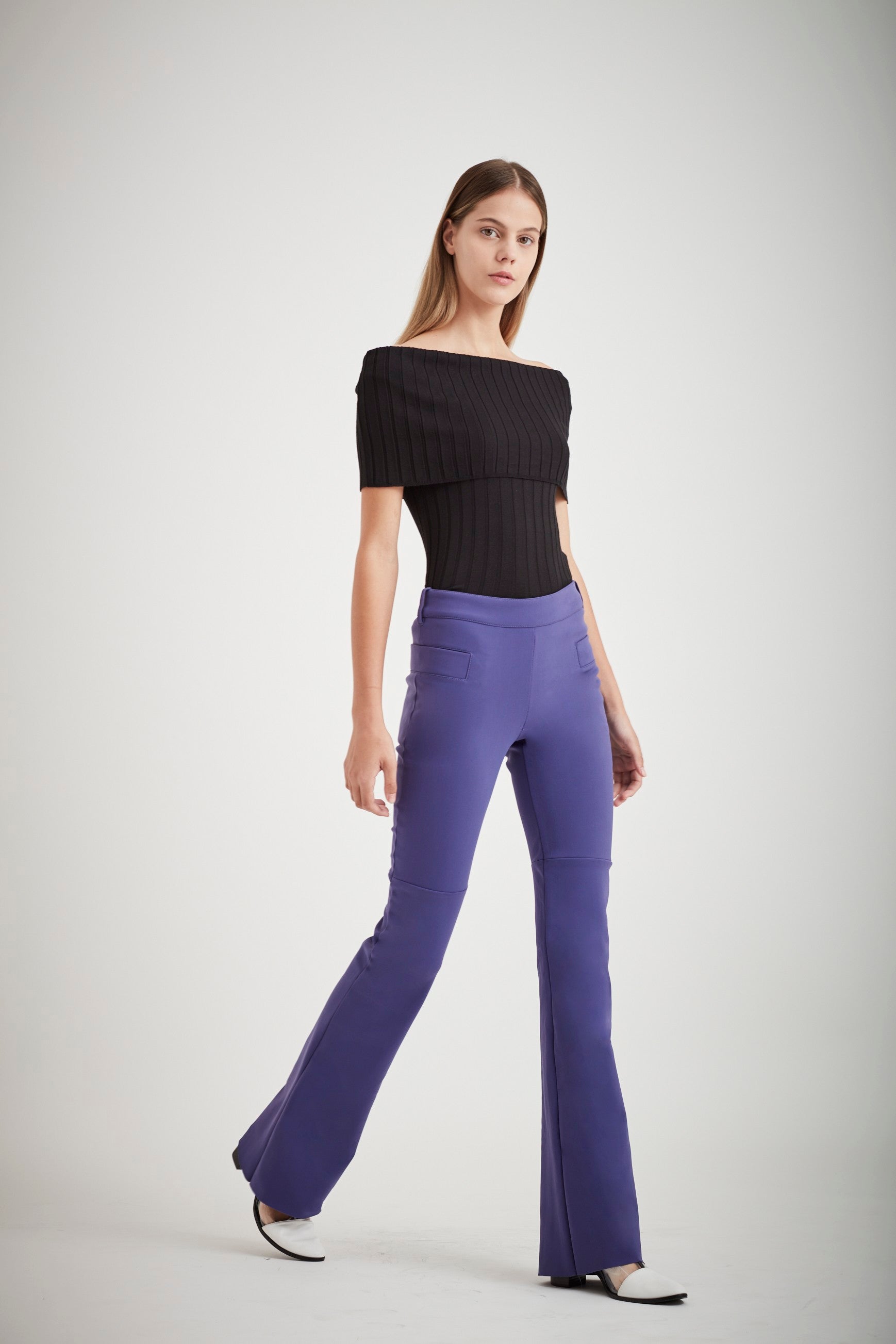 CALÇA RETA COM CINTO TK