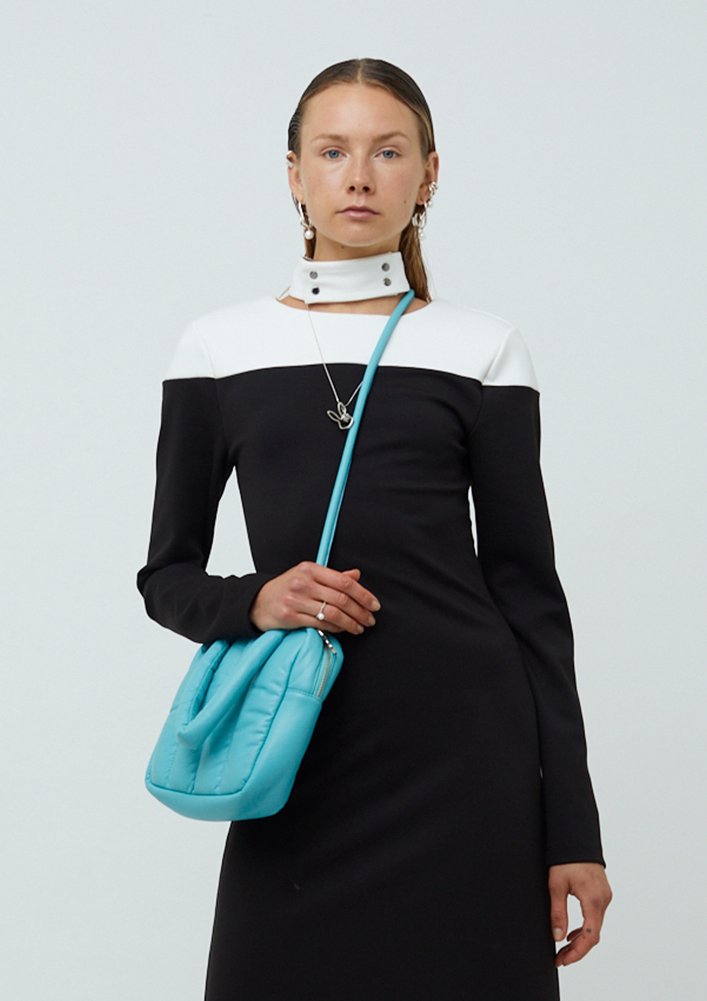 VESTIDO BICOLOR COM COLAR LILIAN PACCE