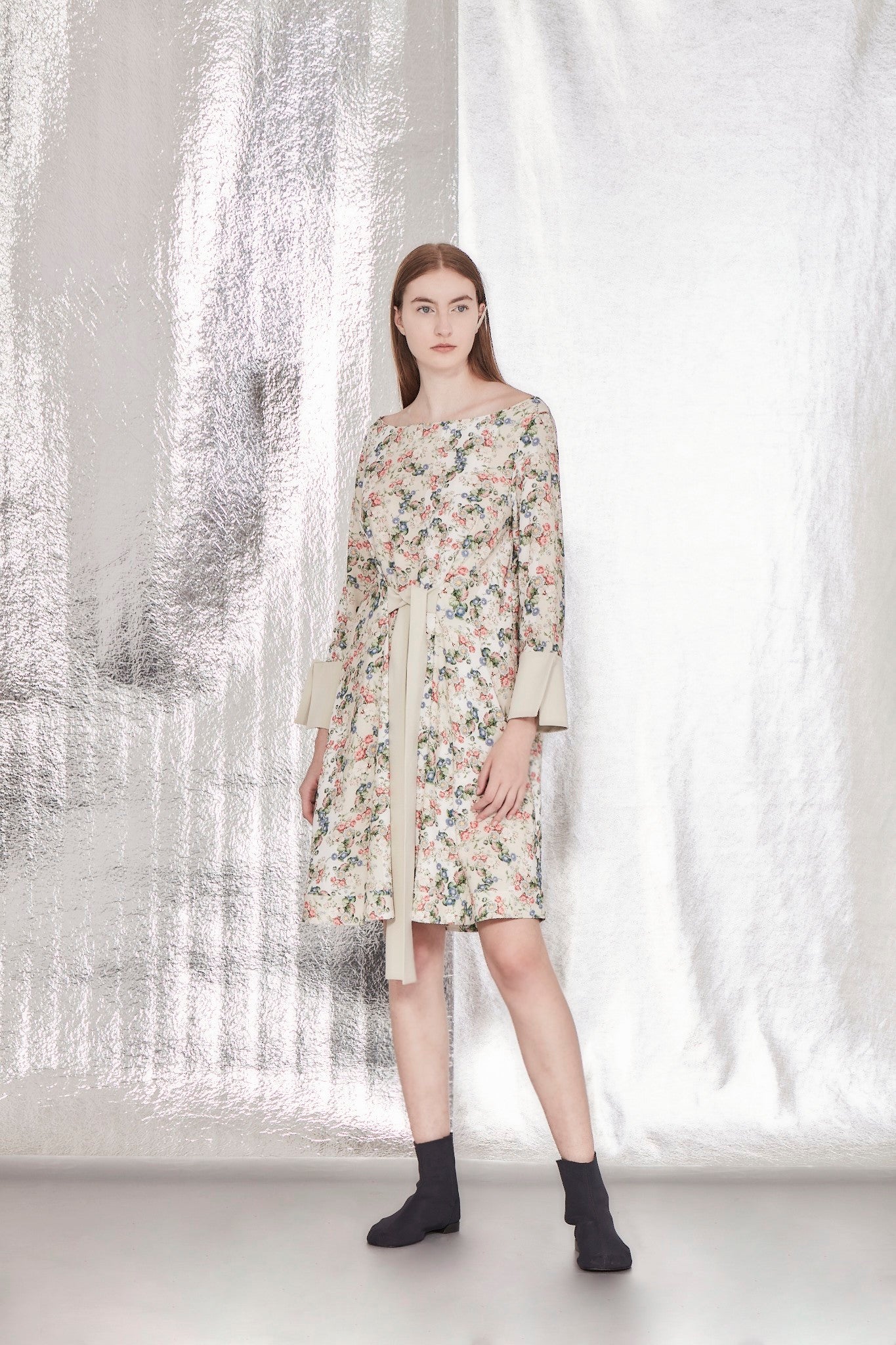 VESTIDO DECOTE CANOA ESTAMPADO FLOR DE VISCOSE