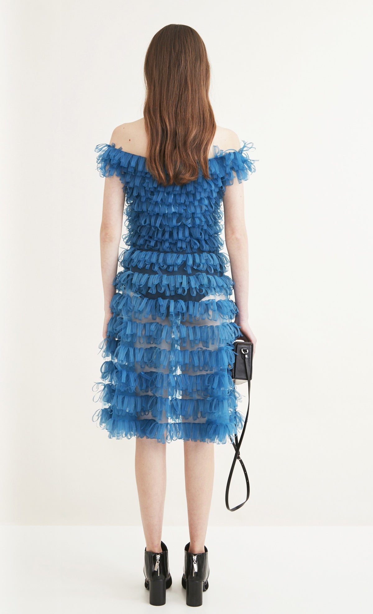 VESTIDO CURTO COM FITAS