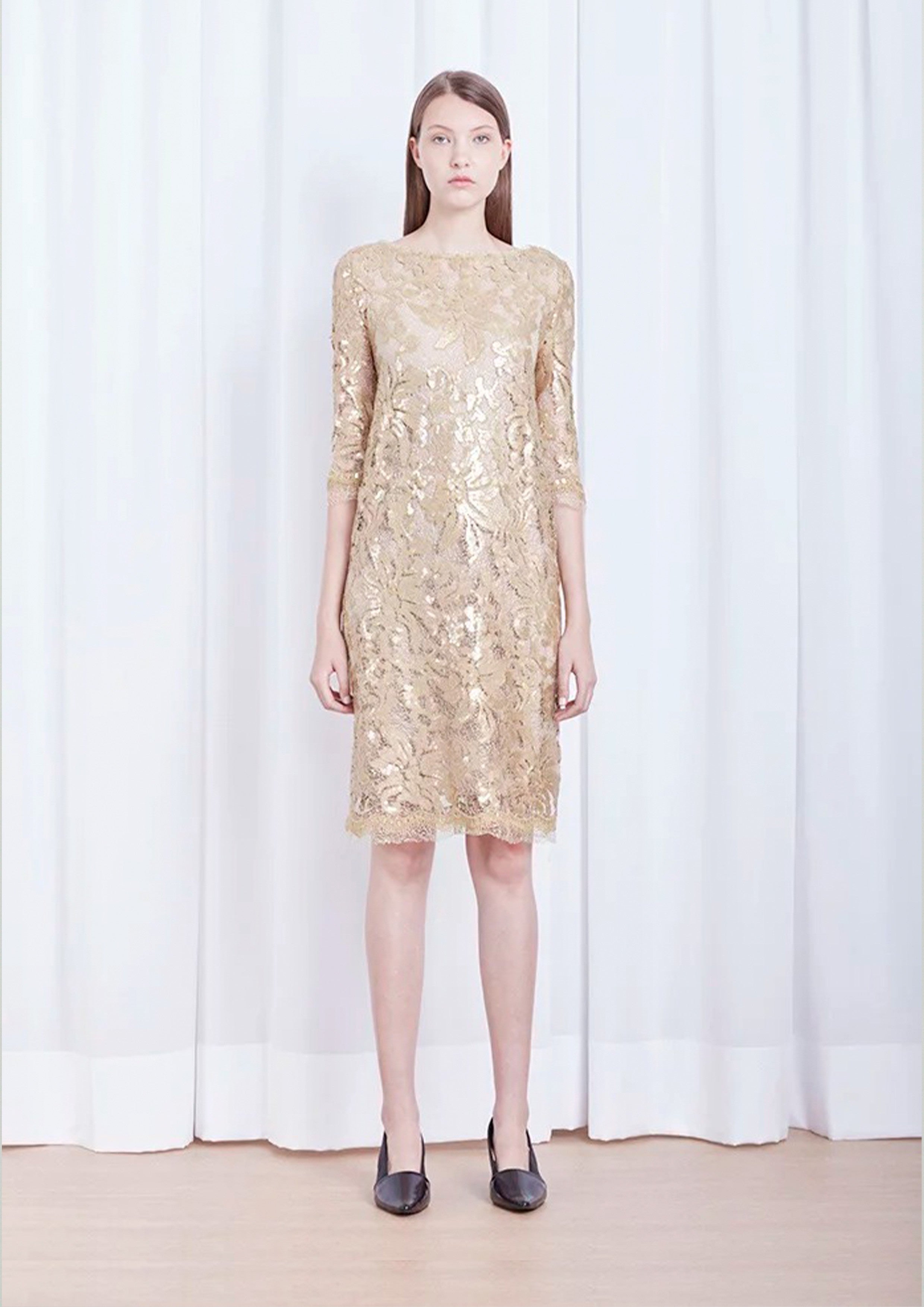 VESTIDO CURTO COM RENDA