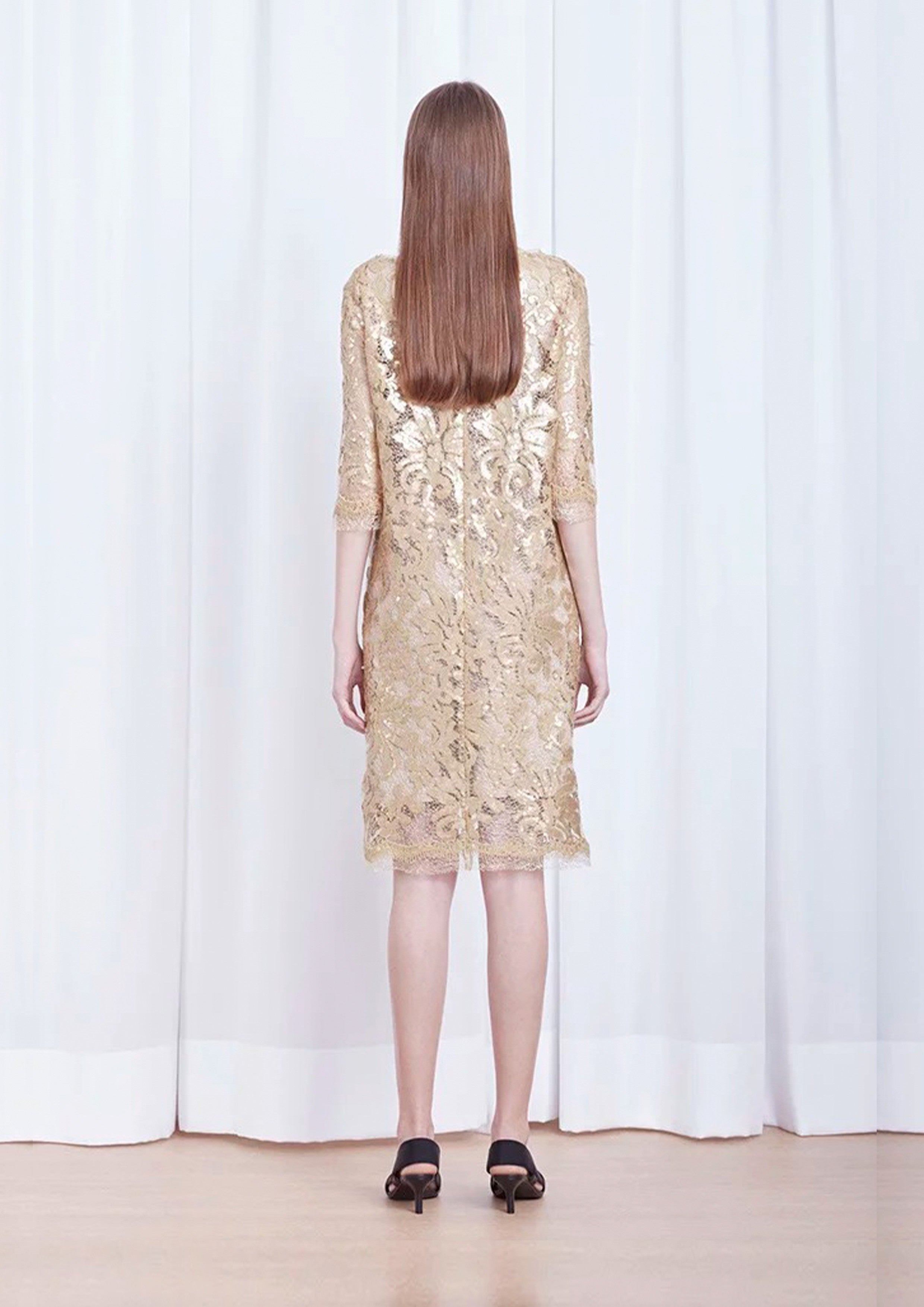 VESTIDO CURTO COM RENDA
