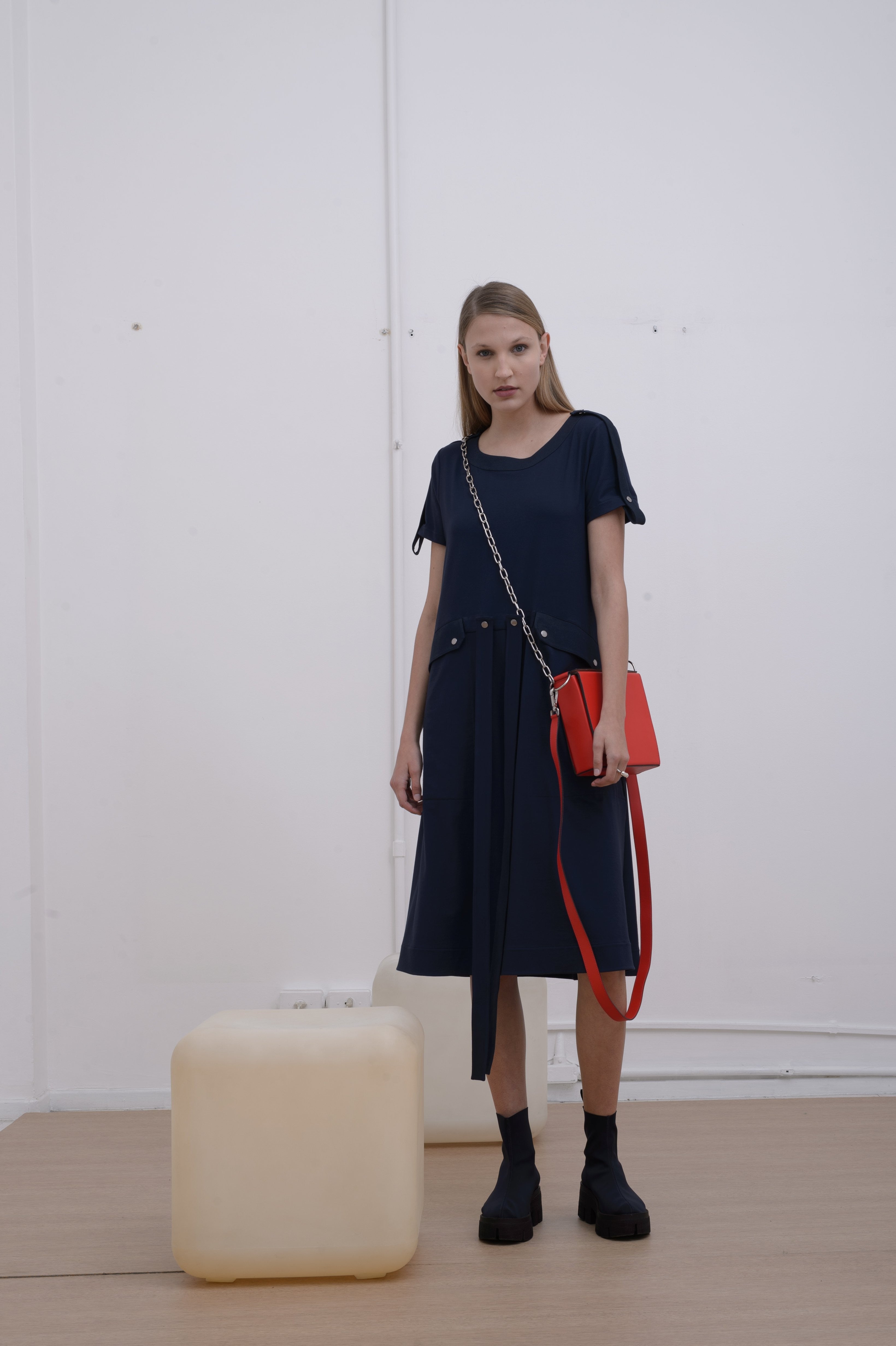 VESTIDO COM MARTINGALE