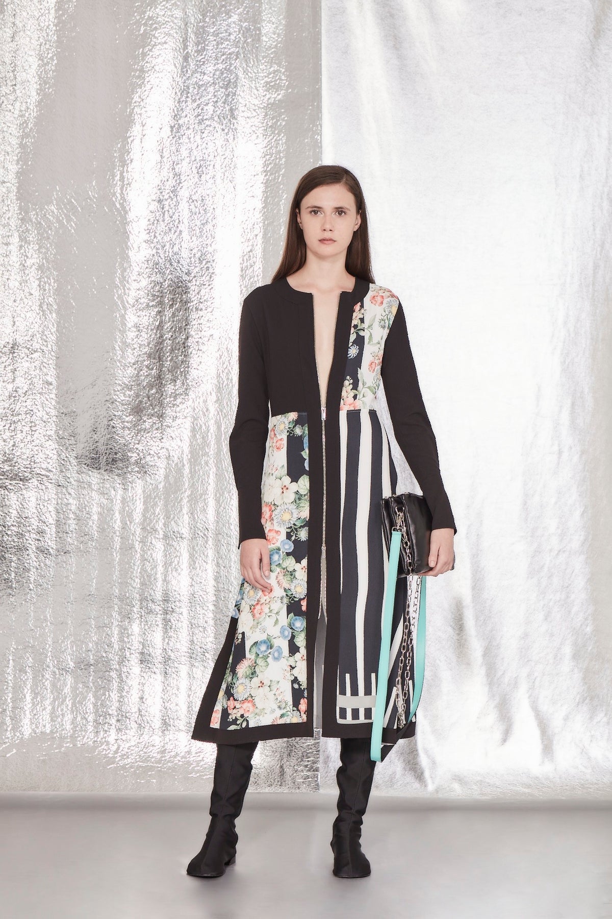 VESTIDO COM ZÍPER FRONTAL ESTAMPADO