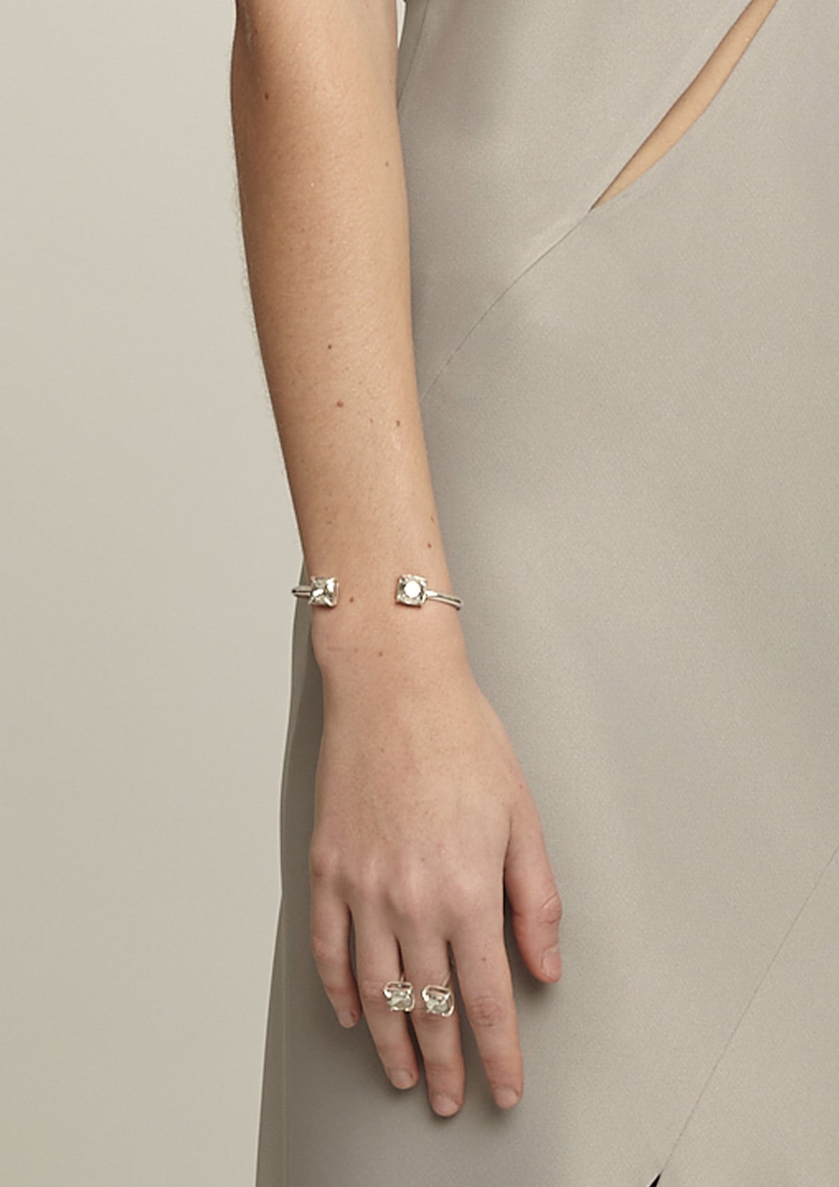 PULSEIRA BRILHANTE DE SWAROVSKI EM PRATA