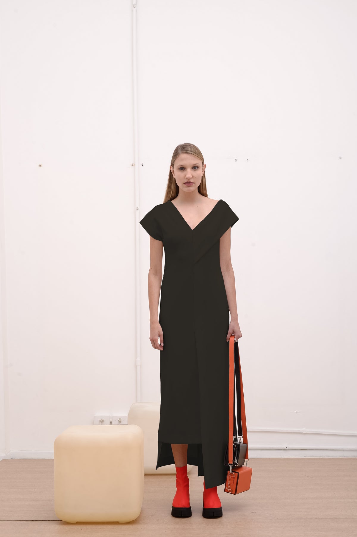 VESTIDO LONGO DECOTE ASSIMÉTRICO JERSEY CROWN