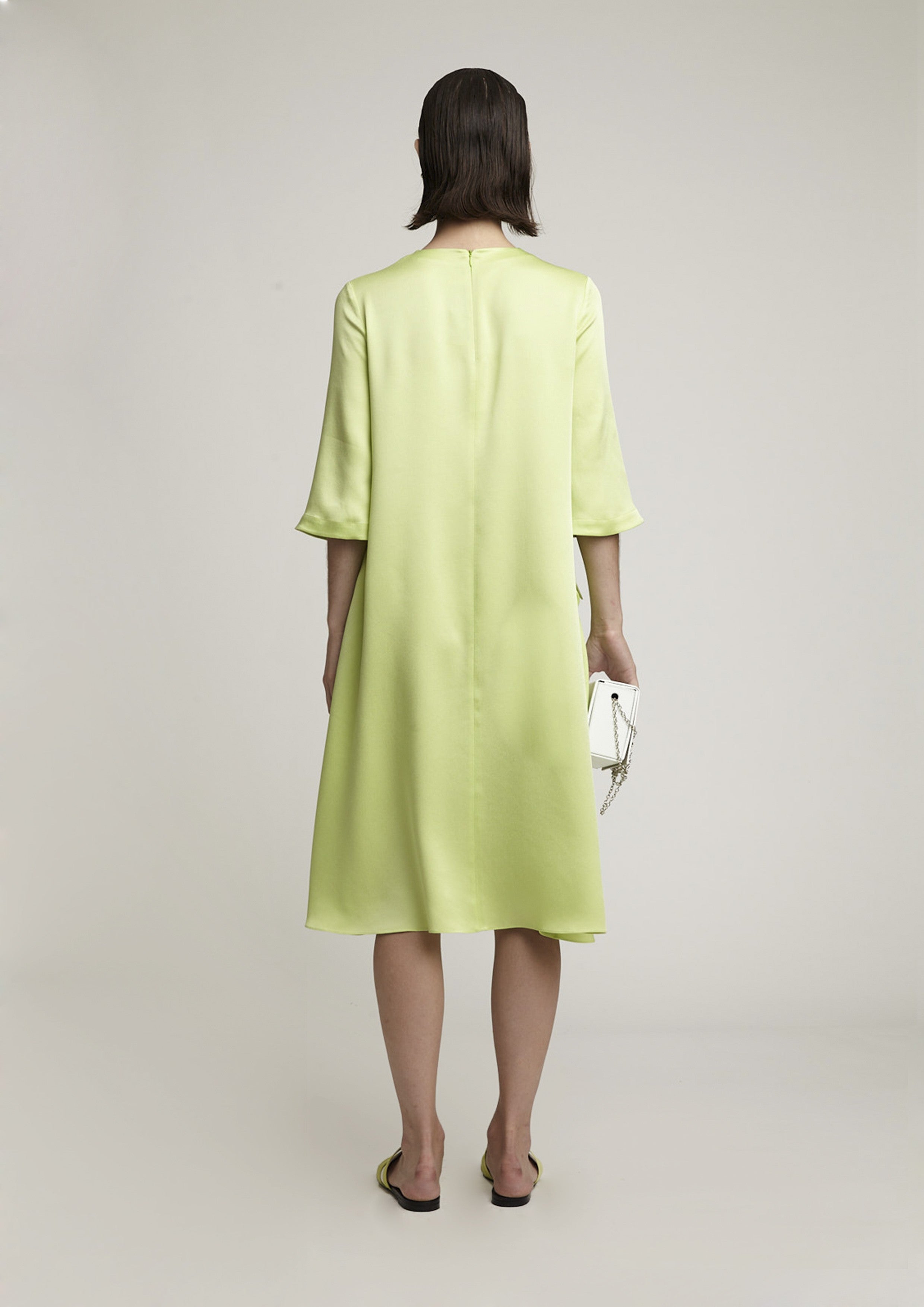 VESTIDO AMPLO COM FIVELAS