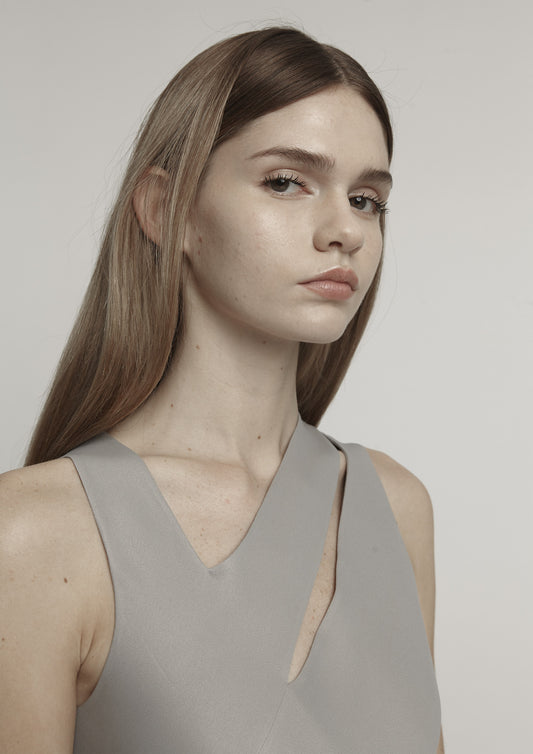 VESTIDO DE RECORTES COM PREGA