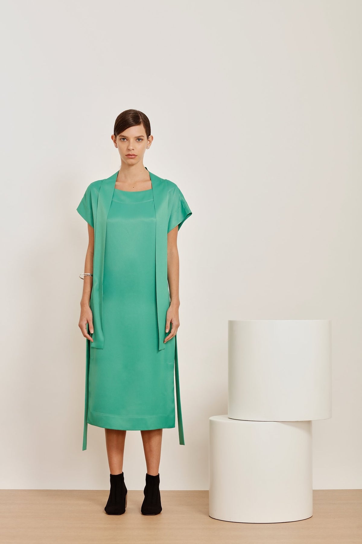VESTIDO COM FAIXAS