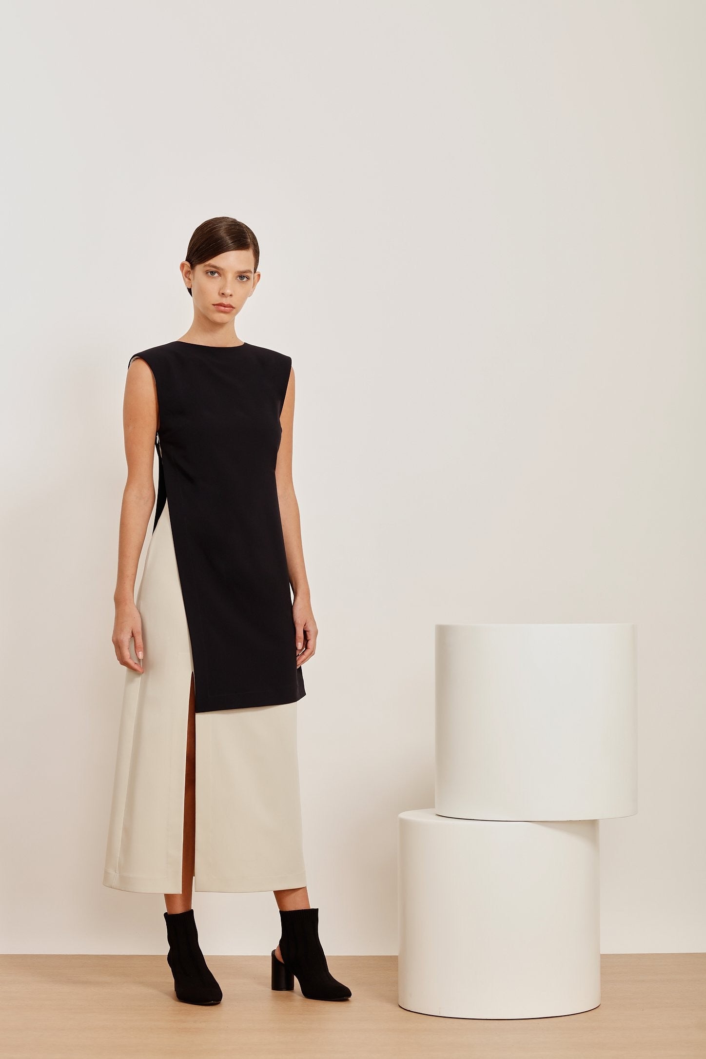 VESTIDO MIDI SAIA FENDIDA BICOLOR TIMELLES