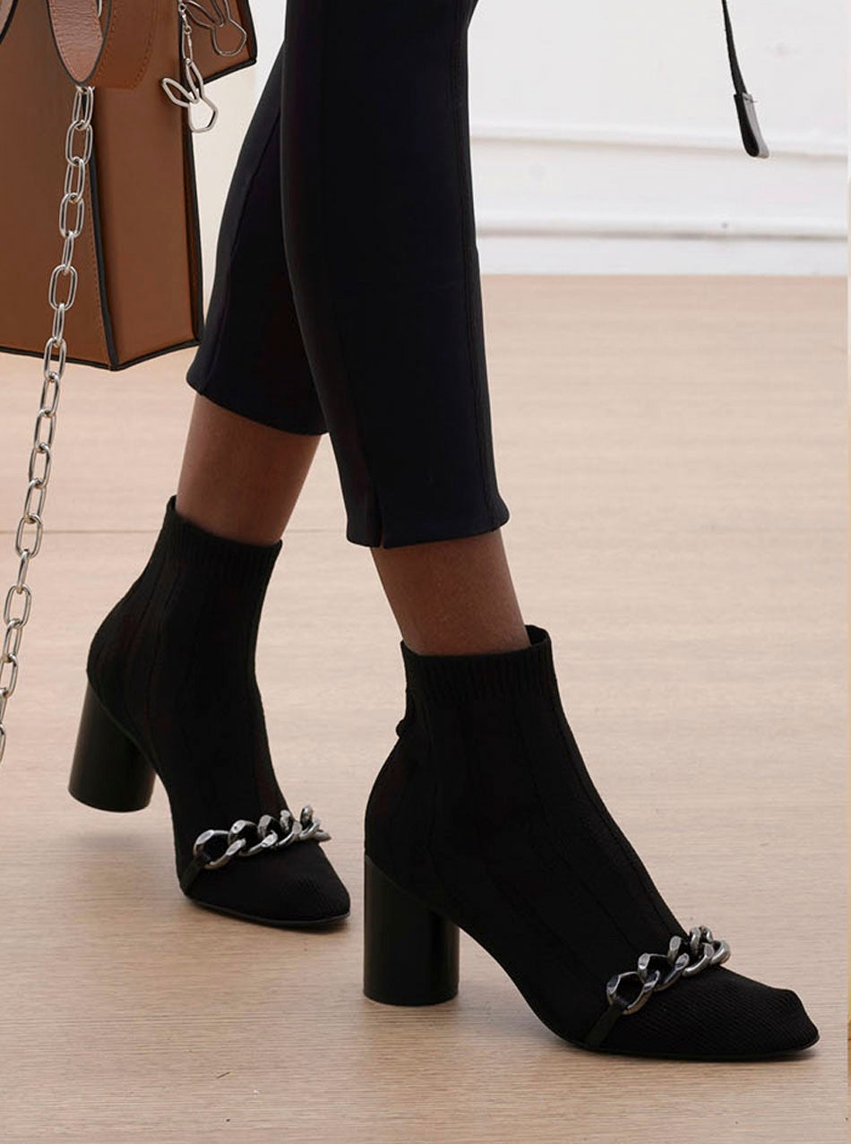 BOTA COM CORRENTE TRICOT