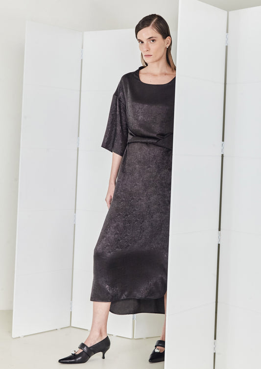 VESTIDO AMPLO GOLA MEDIEVAL