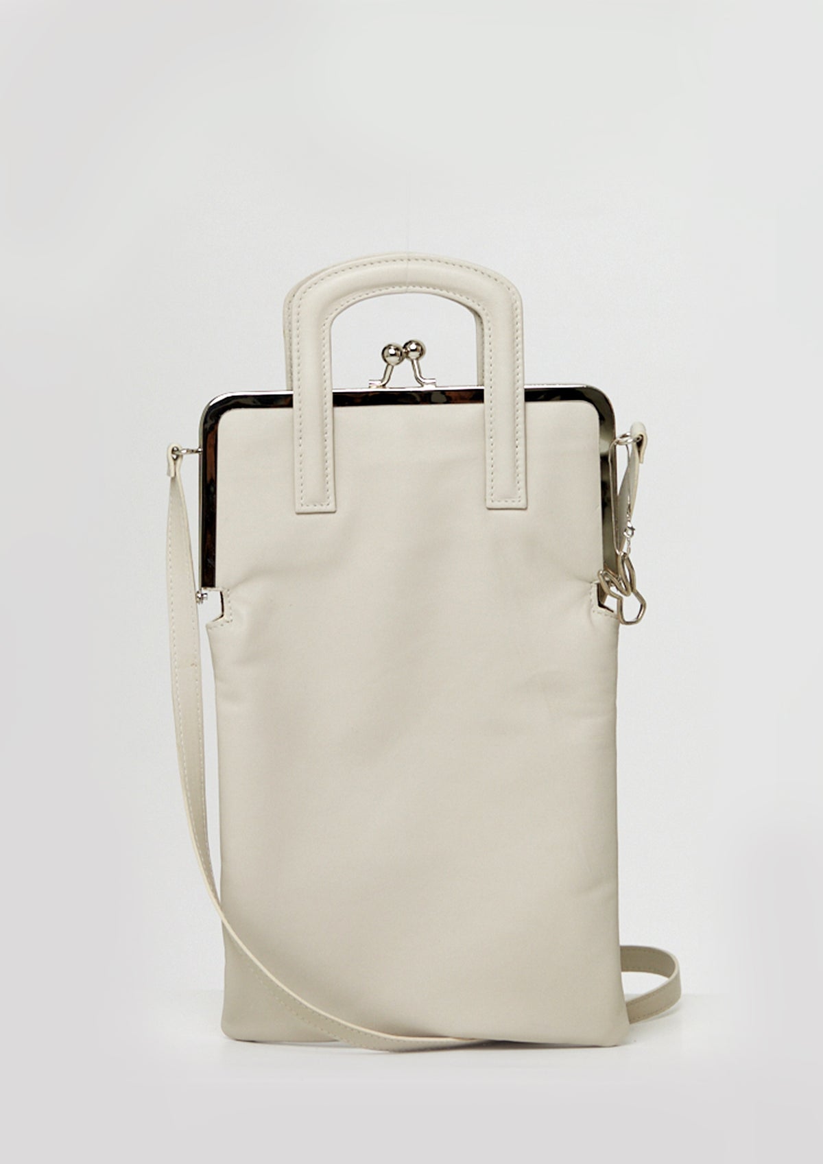 BOLSA DE COURO COM ARMAÇÃO