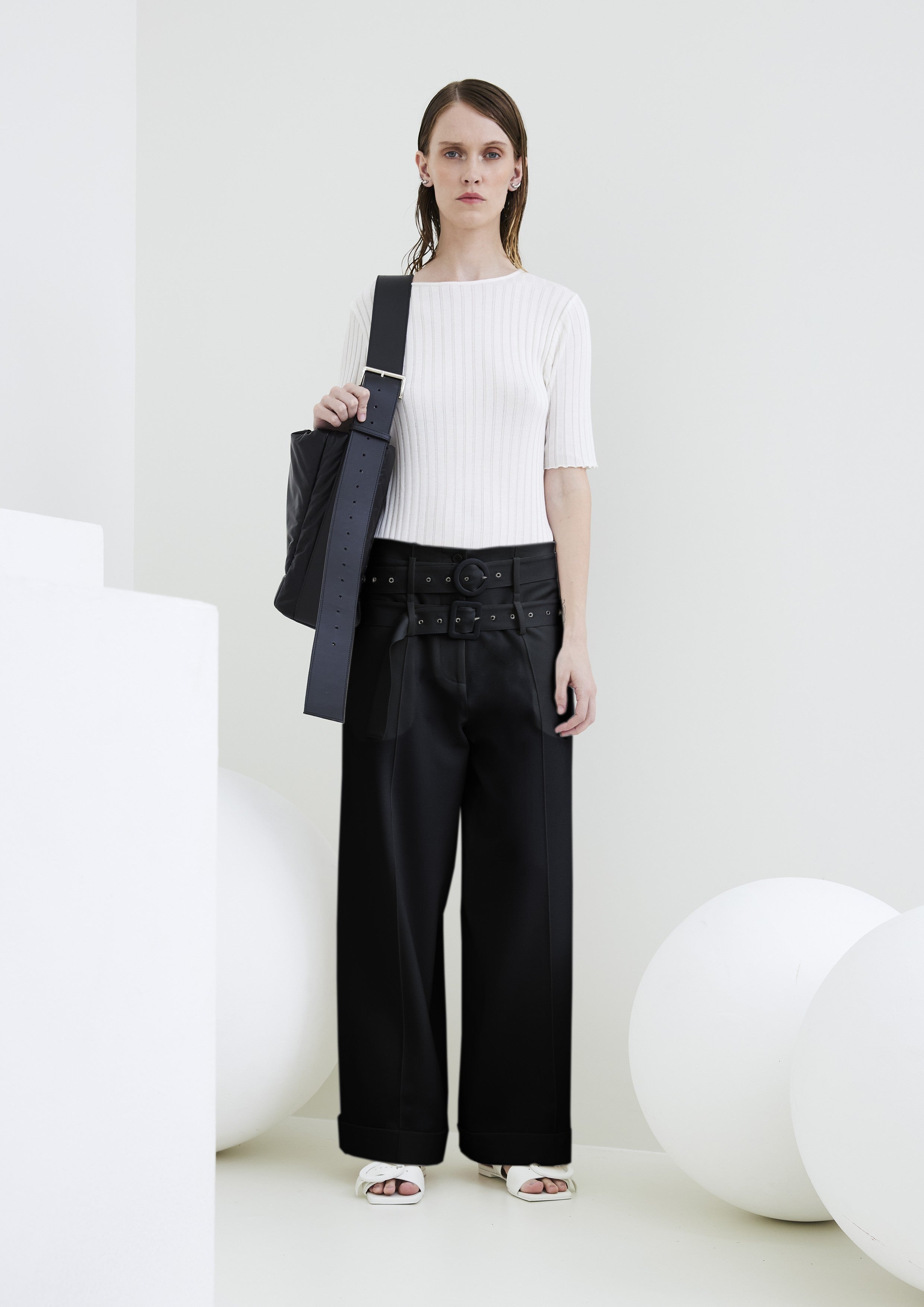 CALÇA GABARDINE COM 2 FIVELAS
