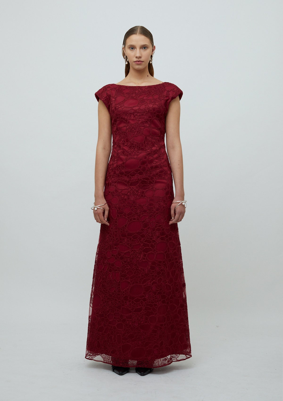 VESTIDO COM DECOTE COSTAS DE RENDA