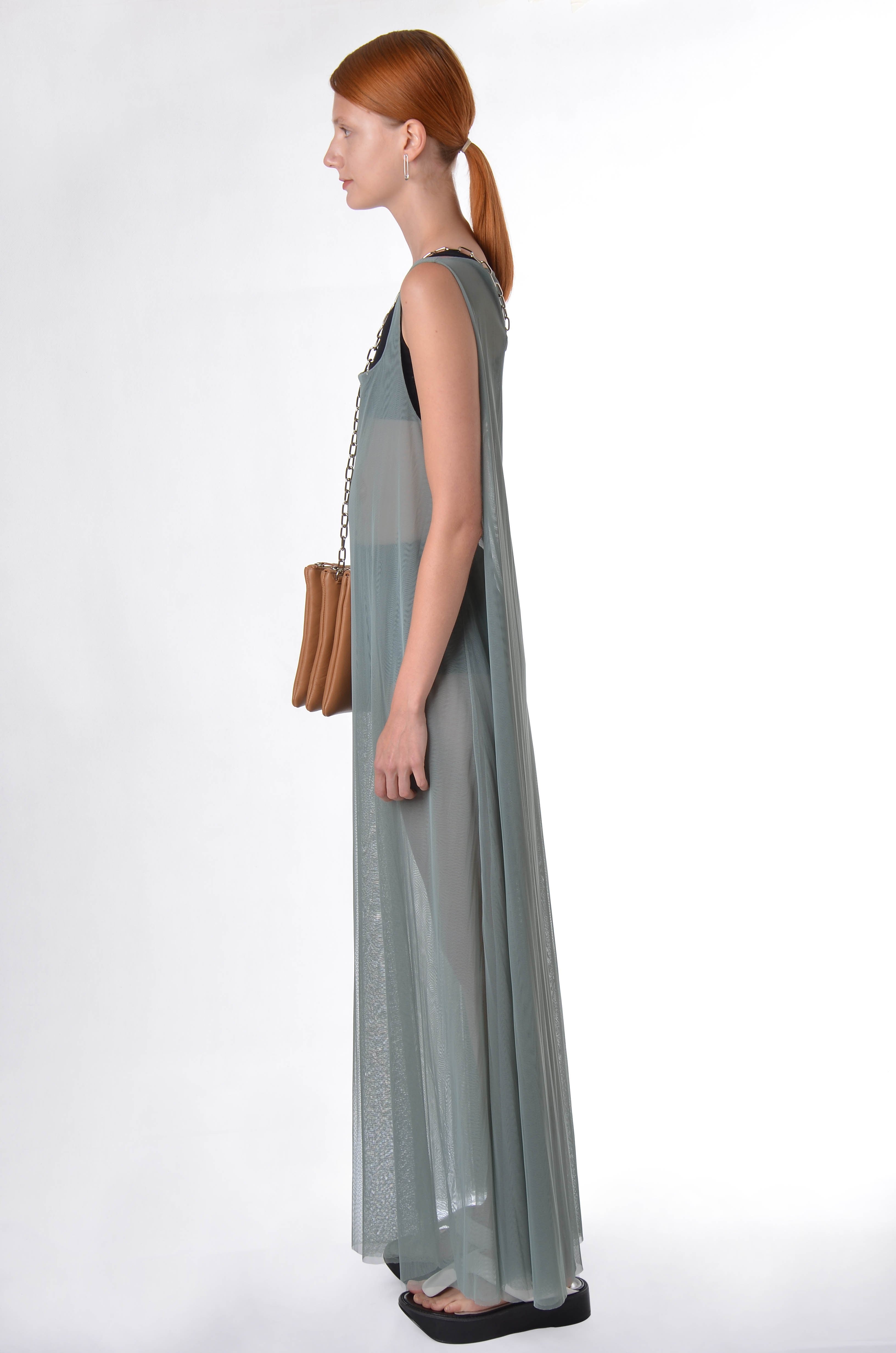 VESTIDO AMPLO DE TULE
