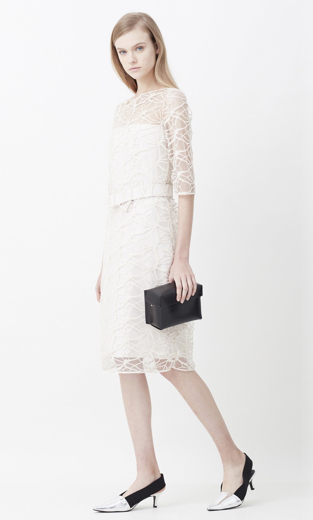 VESTIDO CURTO COM RENDA CALIPSO