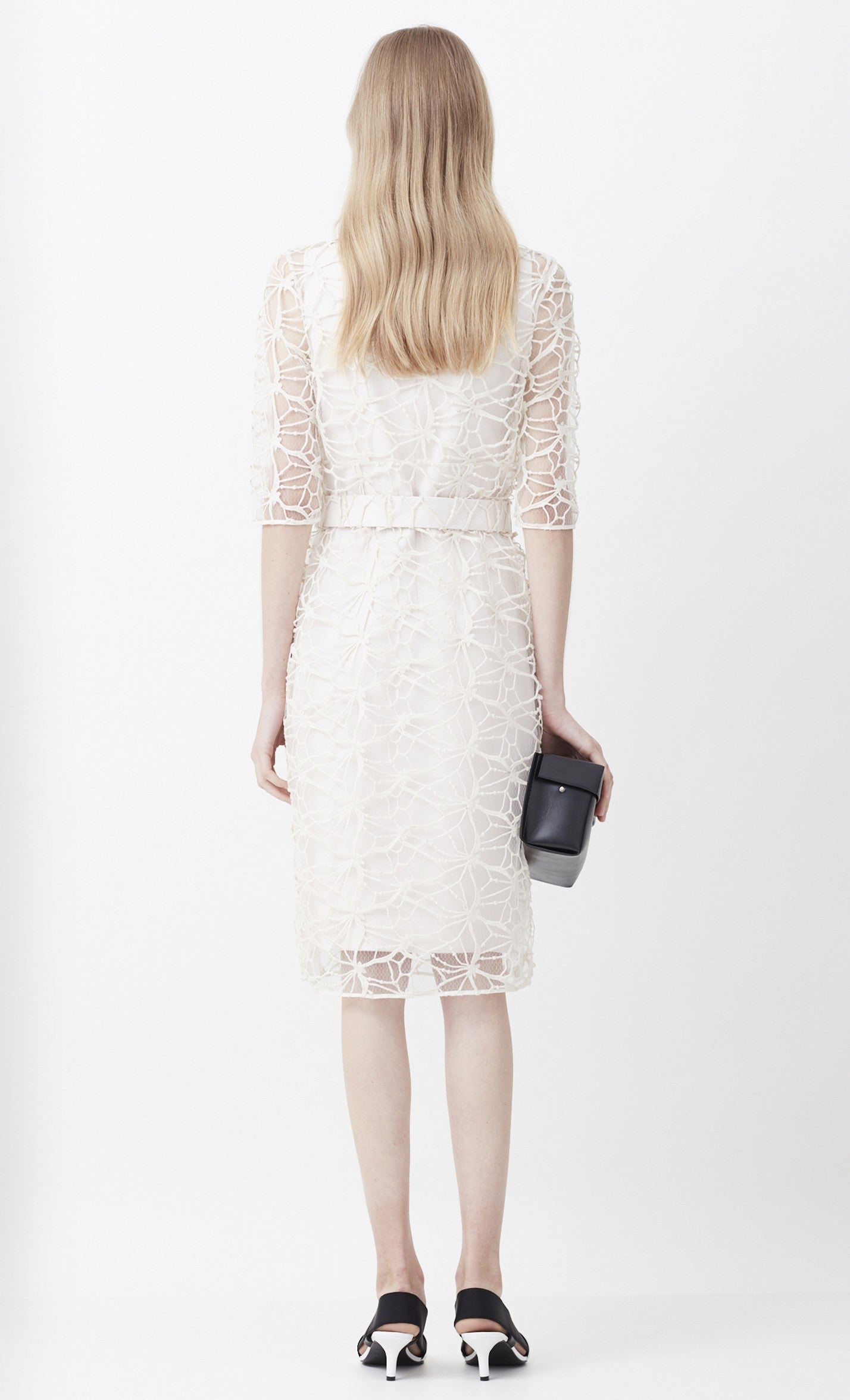 VESTIDO CURTO COM RENDA CALIPSO