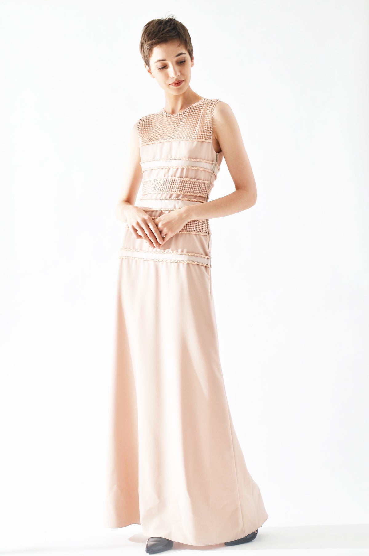 VESTIDO LONGO COM GUIPIR POIS