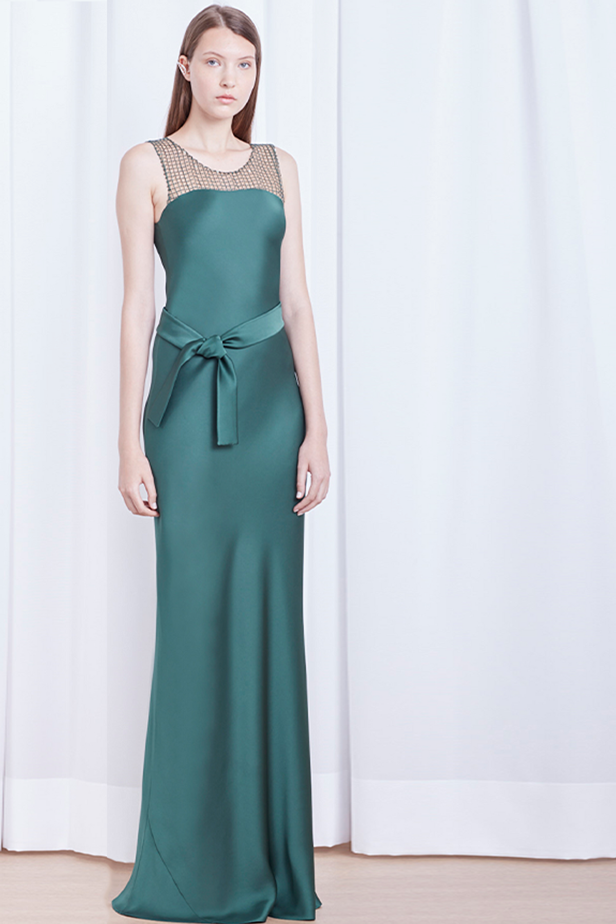 VESTIDO COM PAETÊ DE TELA