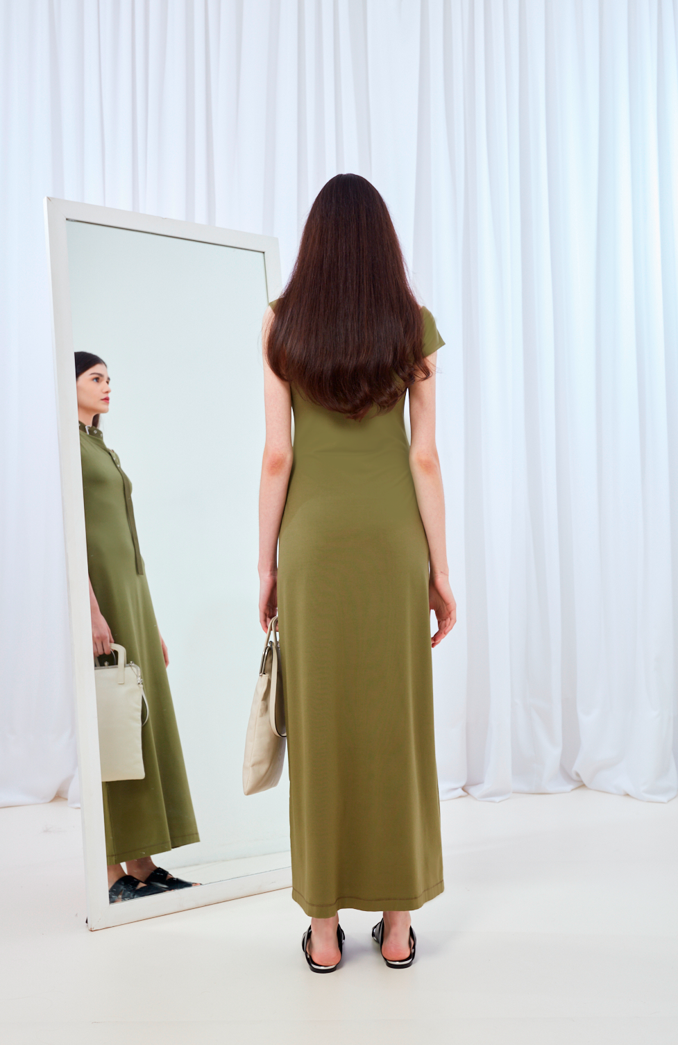 VESTIDO DE MALHA COM COLAR