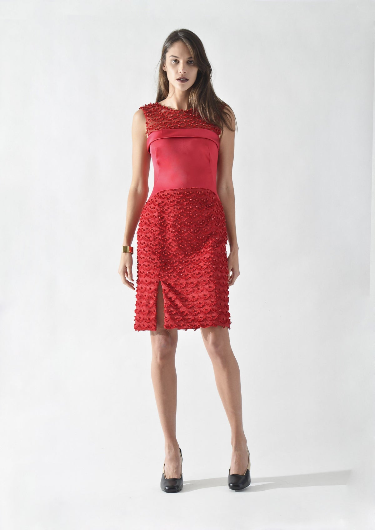 VESTIDO CURTO DE RENDA COM BORDADO