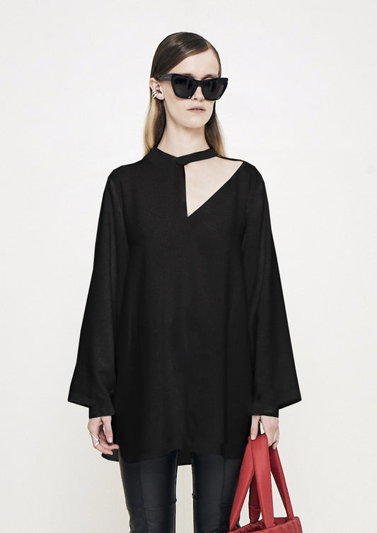 BLUSA AMPLA DECOTE ASSIMÉTRICO