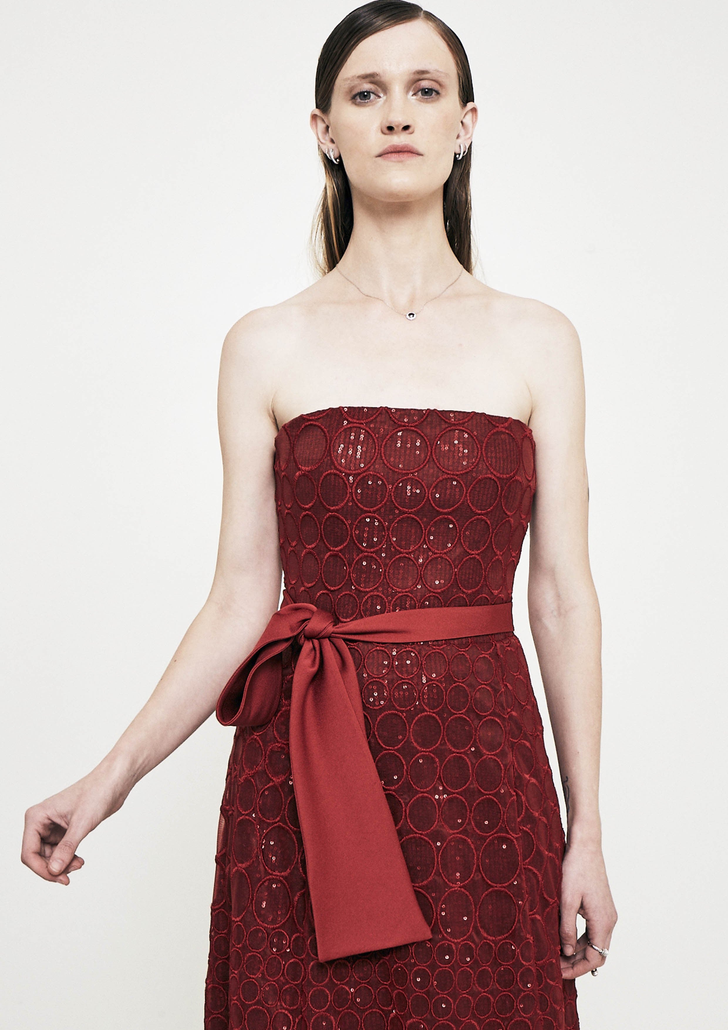 VESTIDO OBSESSÃO BOLINHAS FRENTE PAETÊ