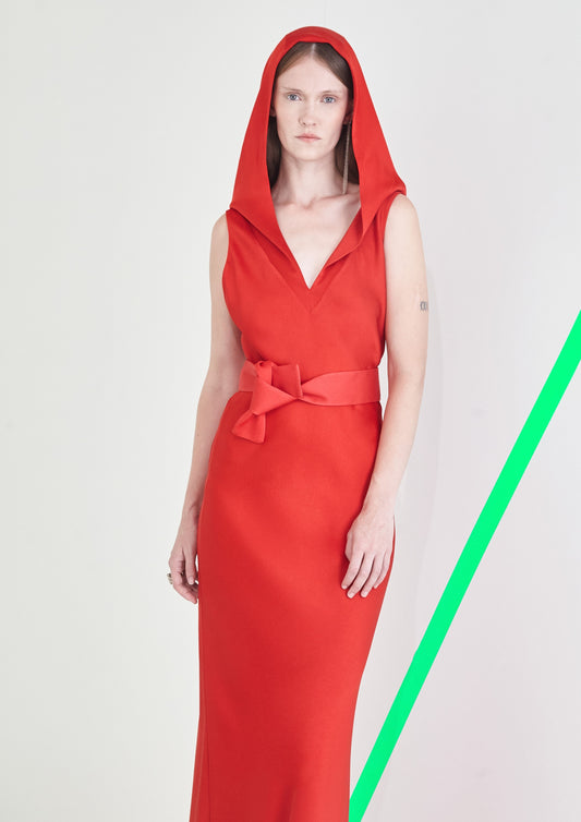 VESTIDO LONGO COM CAPUZ
