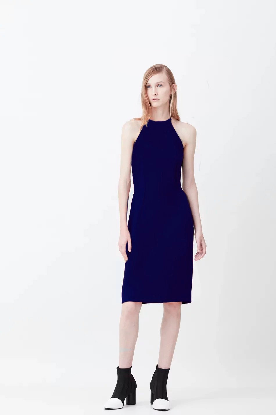 VESTIDO CURTO VAZADO COSTAS