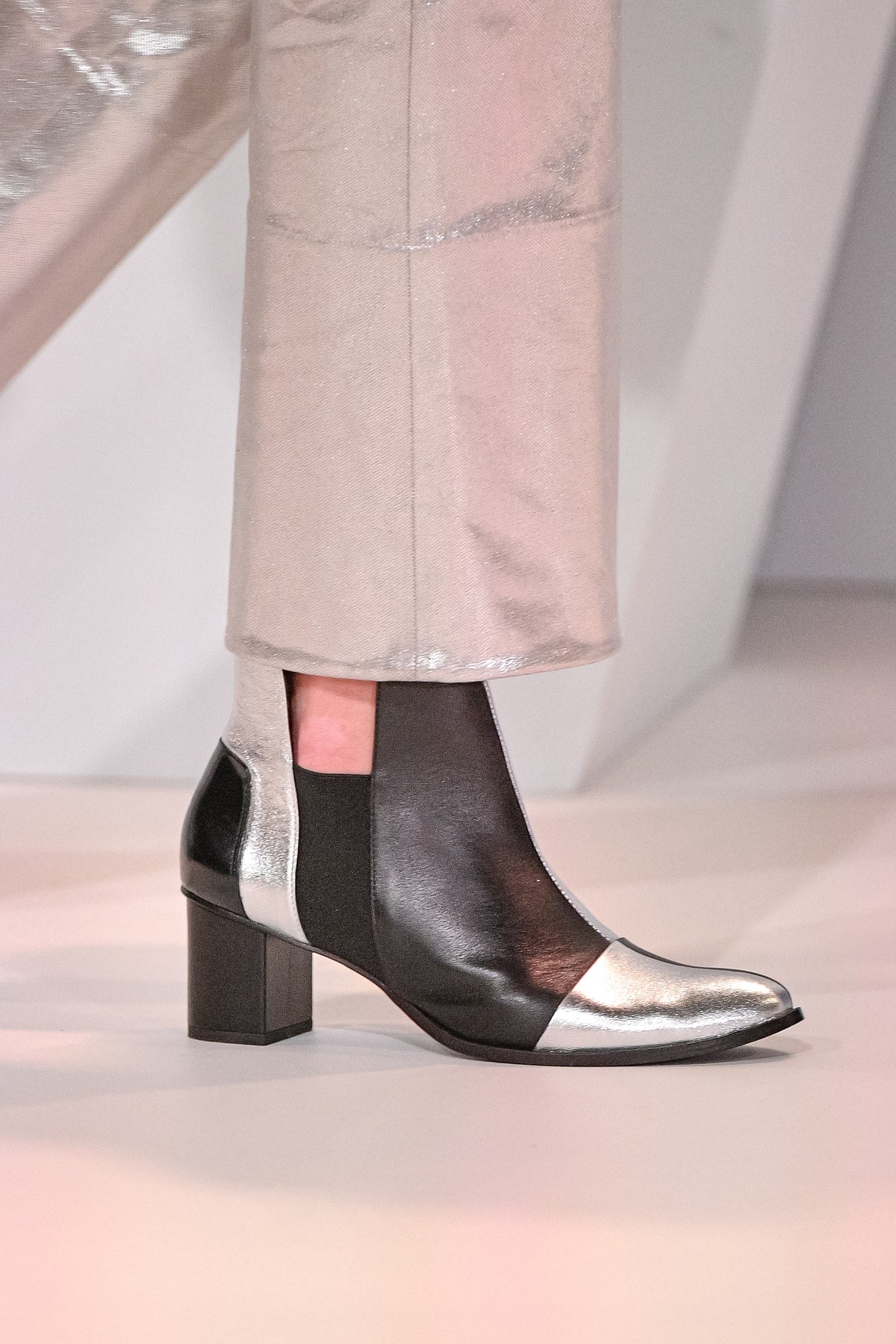 BOTA OP ART COURO