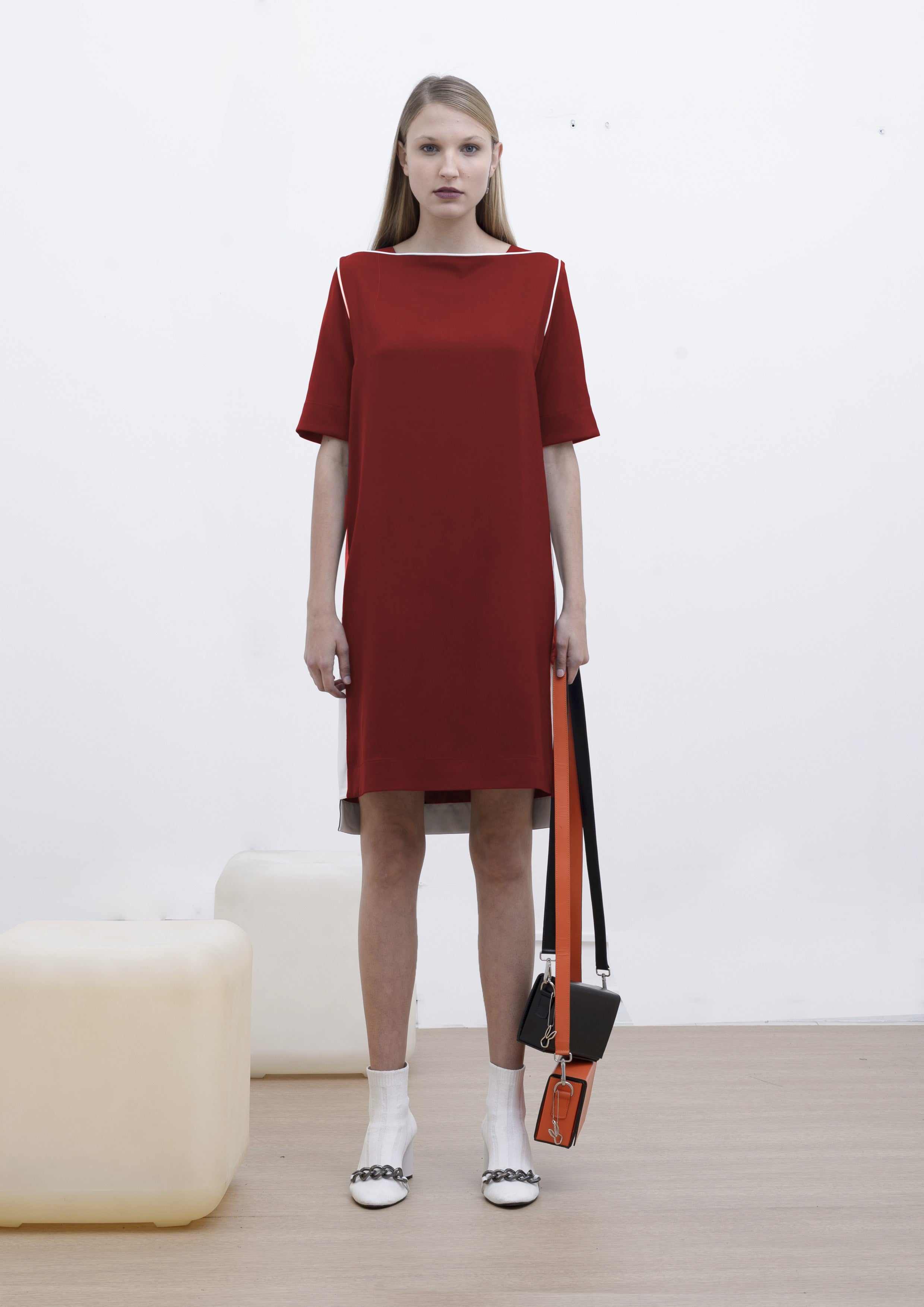 VESTIDO RETO COM VIVO