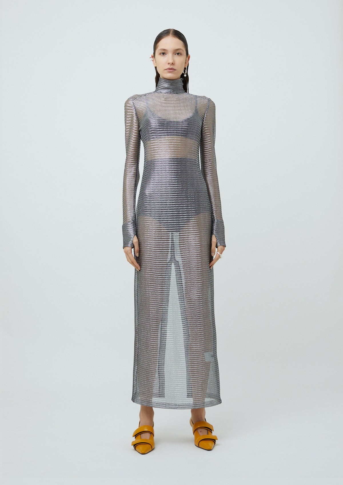 VESTIDO GOLA ROLÊ DE TELA METÁLICA